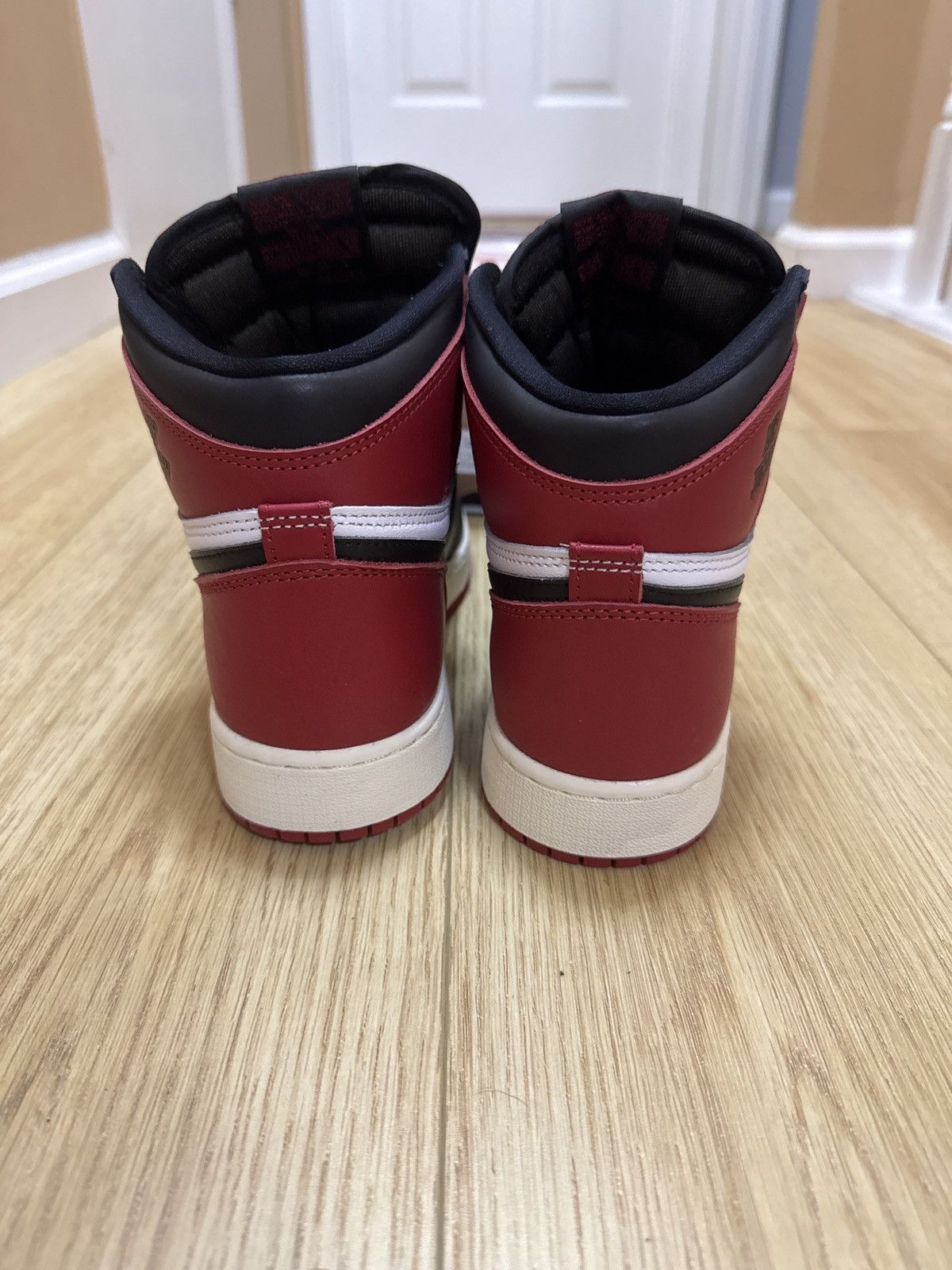 Jordan Brand 🔥 Air Jordan 1 High OG Black Toe Reimagined – GS 6Y / W7 Size US 7.5 / IT 37.5 - 5 Thumbnail