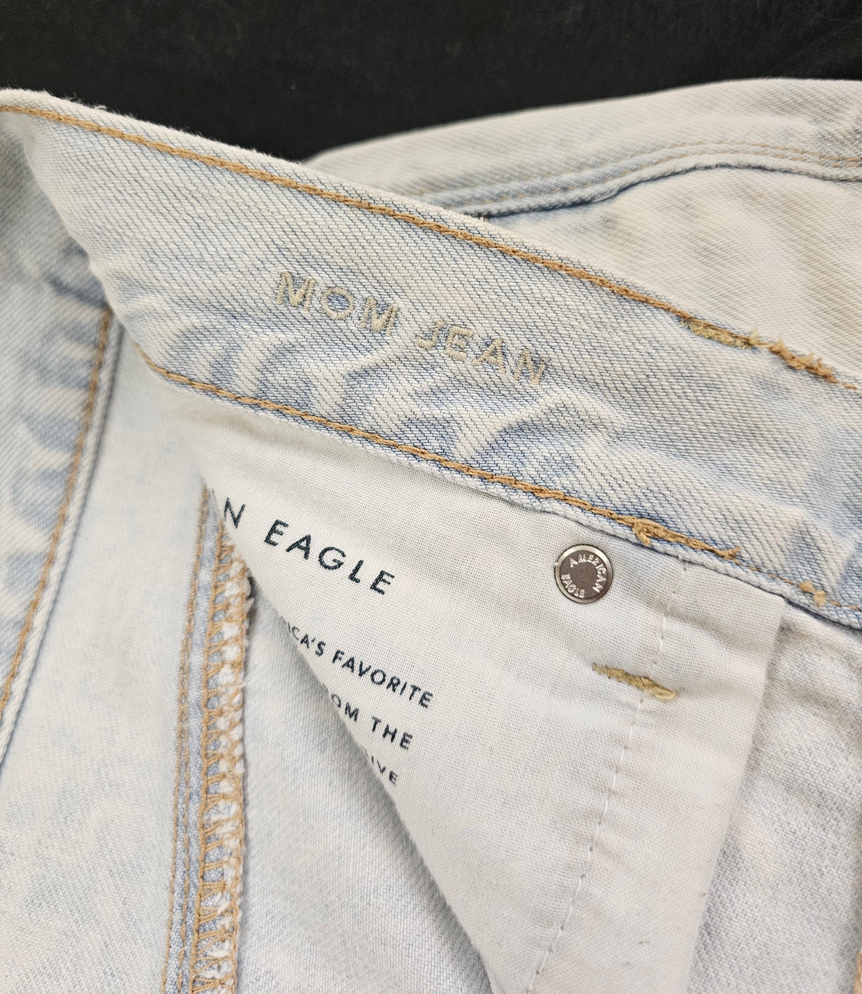 American Eagle Outfitters American Eagle Mom Jean Distressed Light Wash Women's 12 Size 36" / US 14 / IT 50 - 3 Thumbnail