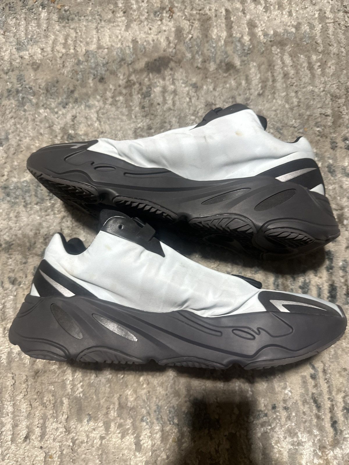 Adidas Adidas Yeezy Boost 700 MNV Size US 10.5 / EU 43-44 - 6 Thumbnail