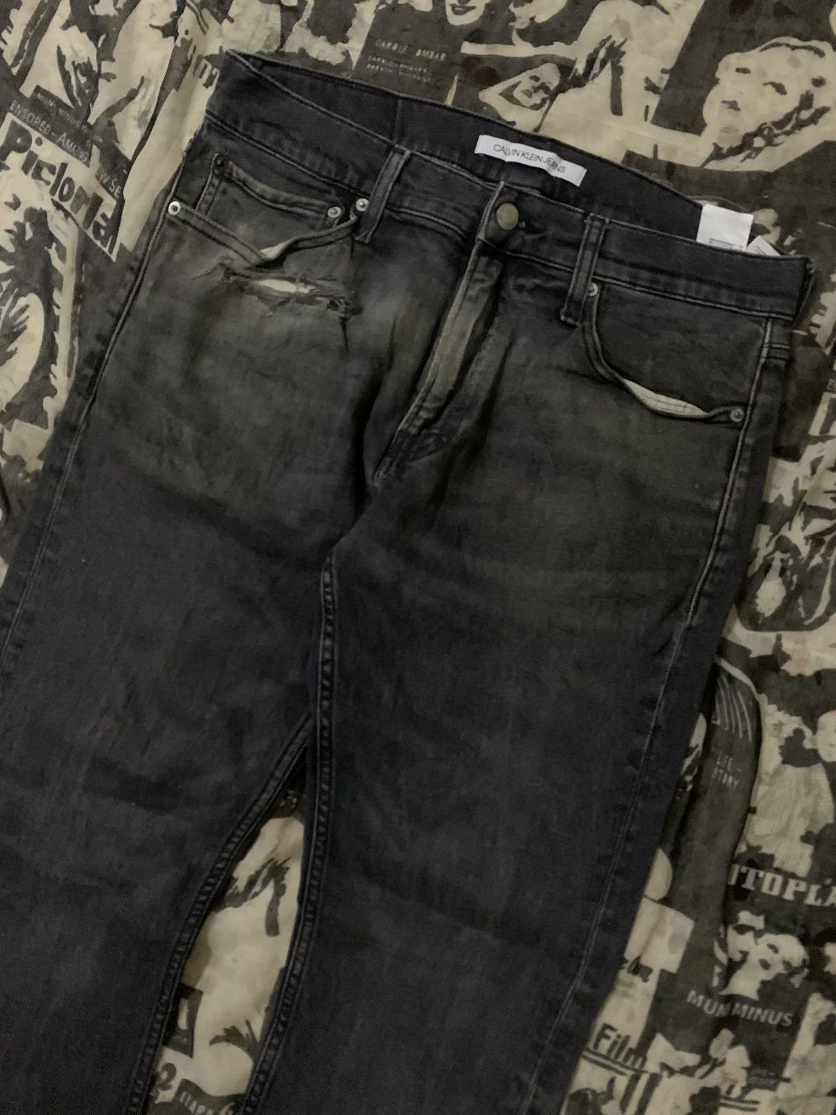 Calvin Klein 205W39NYC Calvin Klein Slim Distressed Denim Size US 32 / EU 48 - 2 Thumbnail
