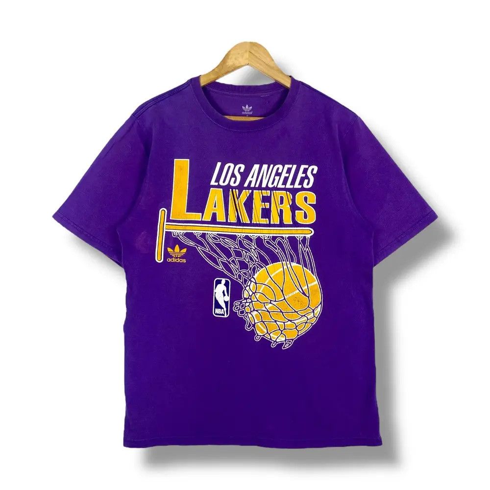 Adidas Vintage 00's ADIDAS LA LAKERS Nba Graphic Faded Tee Shirt Size US S / EU 44-46 / 1 - 1 Thumbnail