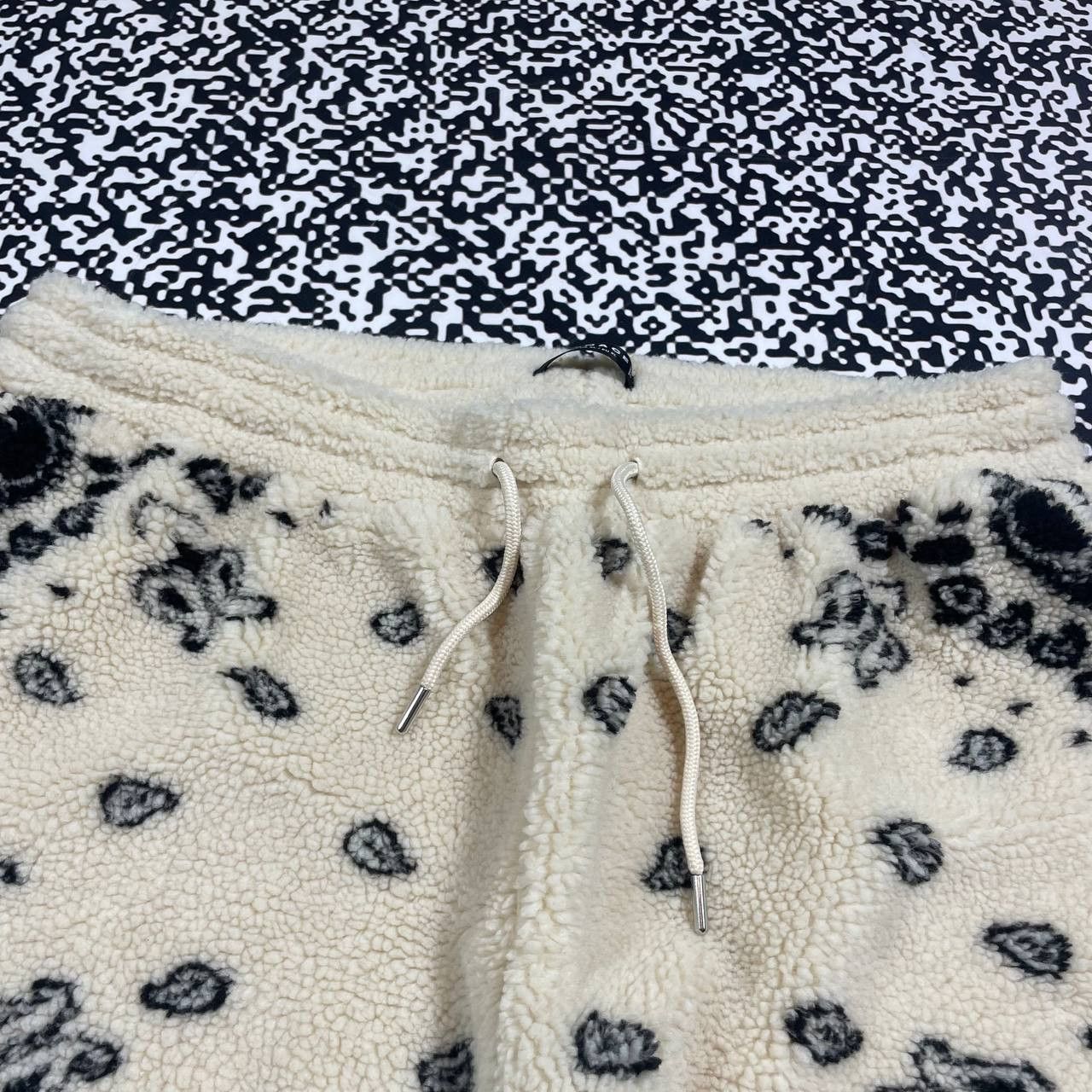 Menace Vintage Y2K Menace Bandana Synchilla Style Rap Shorts Size US 36 / EU 52 - 6 Thumbnail