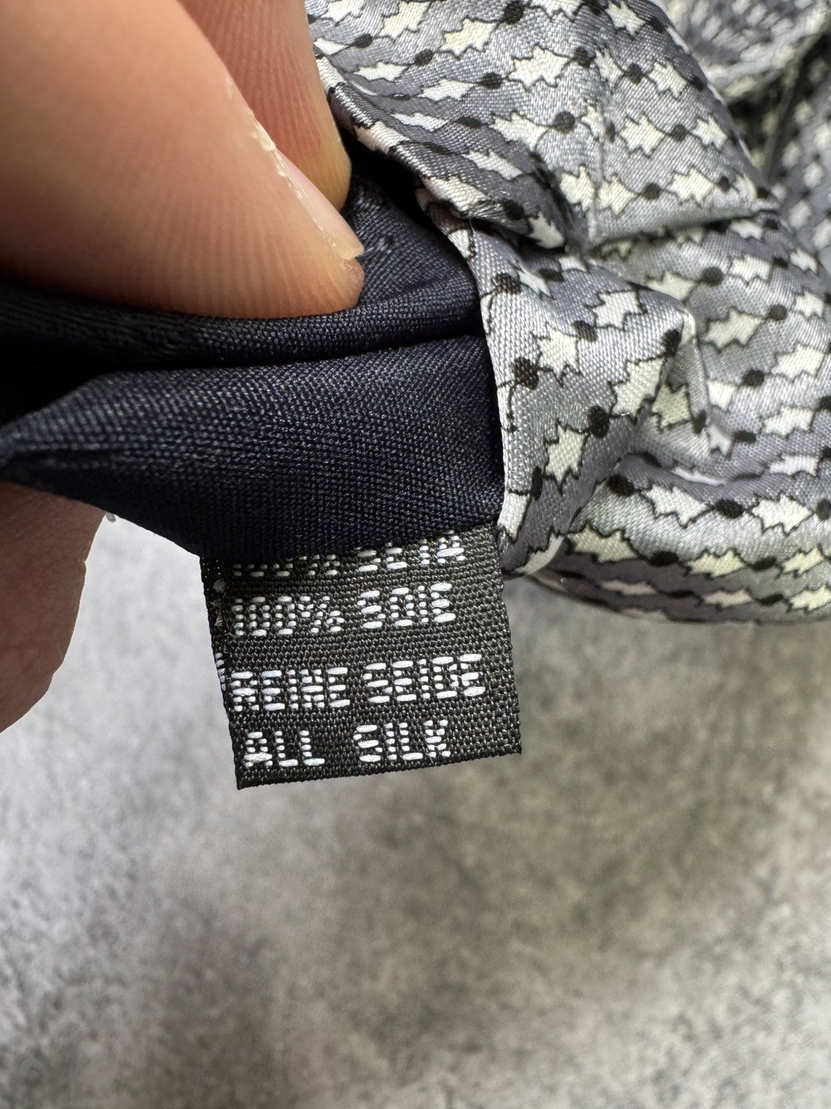 Versace × Versace Jeans Couture × Vintage Vintage Versace Classic V2 Silk Tie Size ONE SIZE - 7 Thumbnail