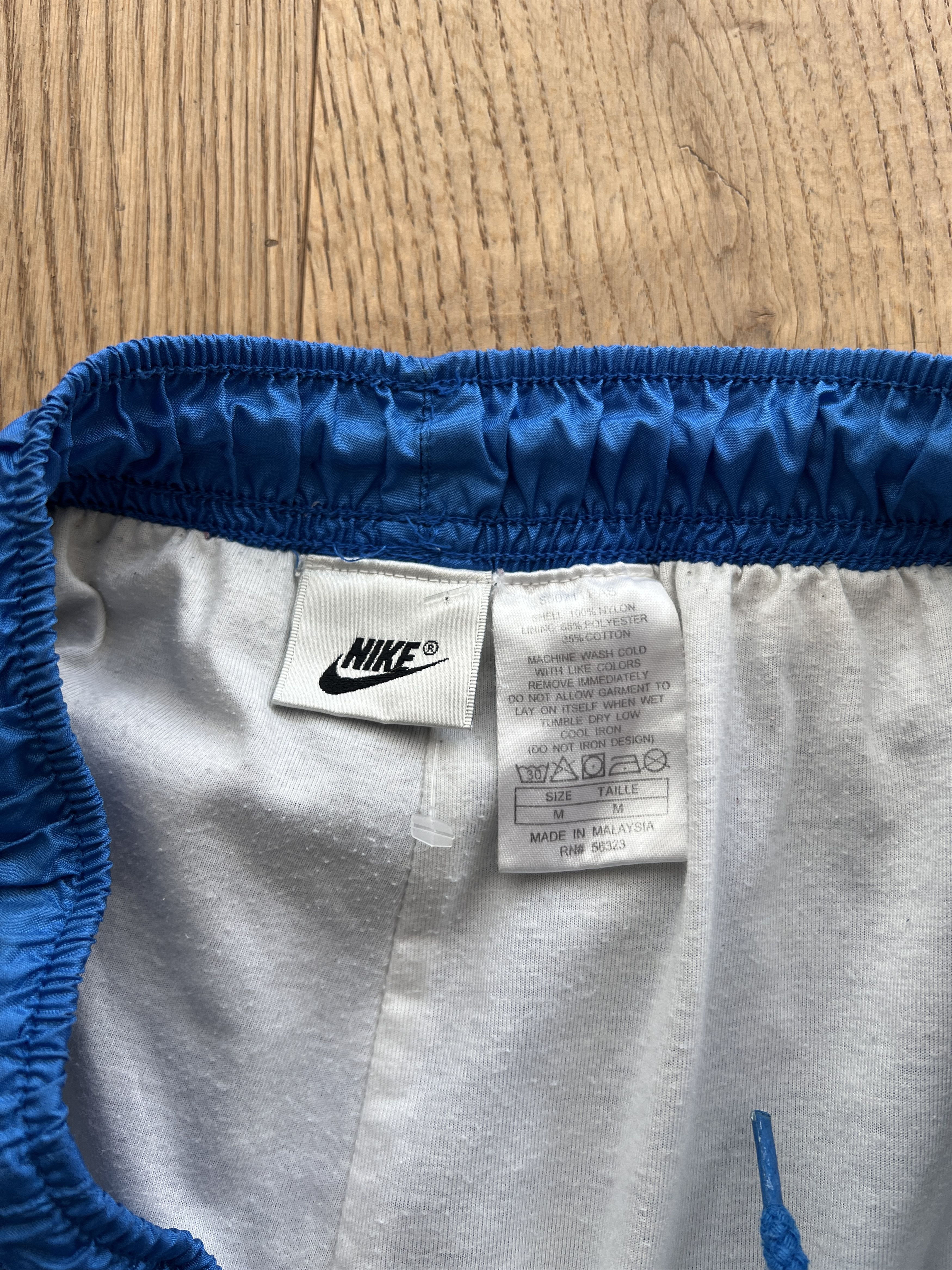 Nike Nike VTG 90s nylon retro navy blue track pants baggy swoosh Size US 32 / EU 48 - 17 Thumbnail