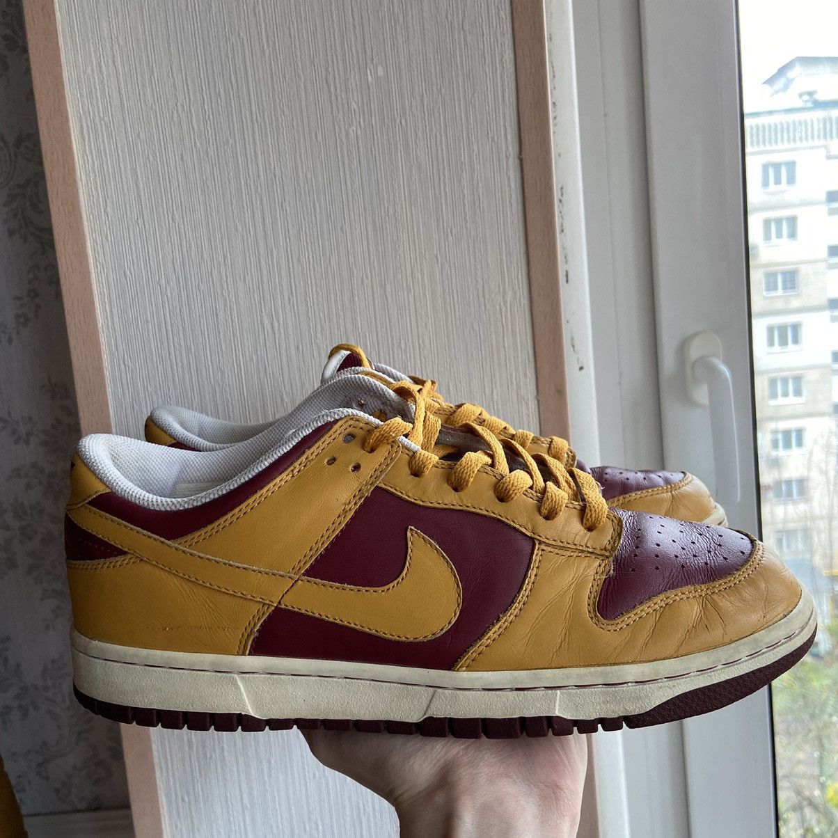 Nike 📌 Vintage RARE Nike Dunk Team Red / Gold Leaf 2005 Sneakers Size US 9 / EU 42 - 18 Thumbnail