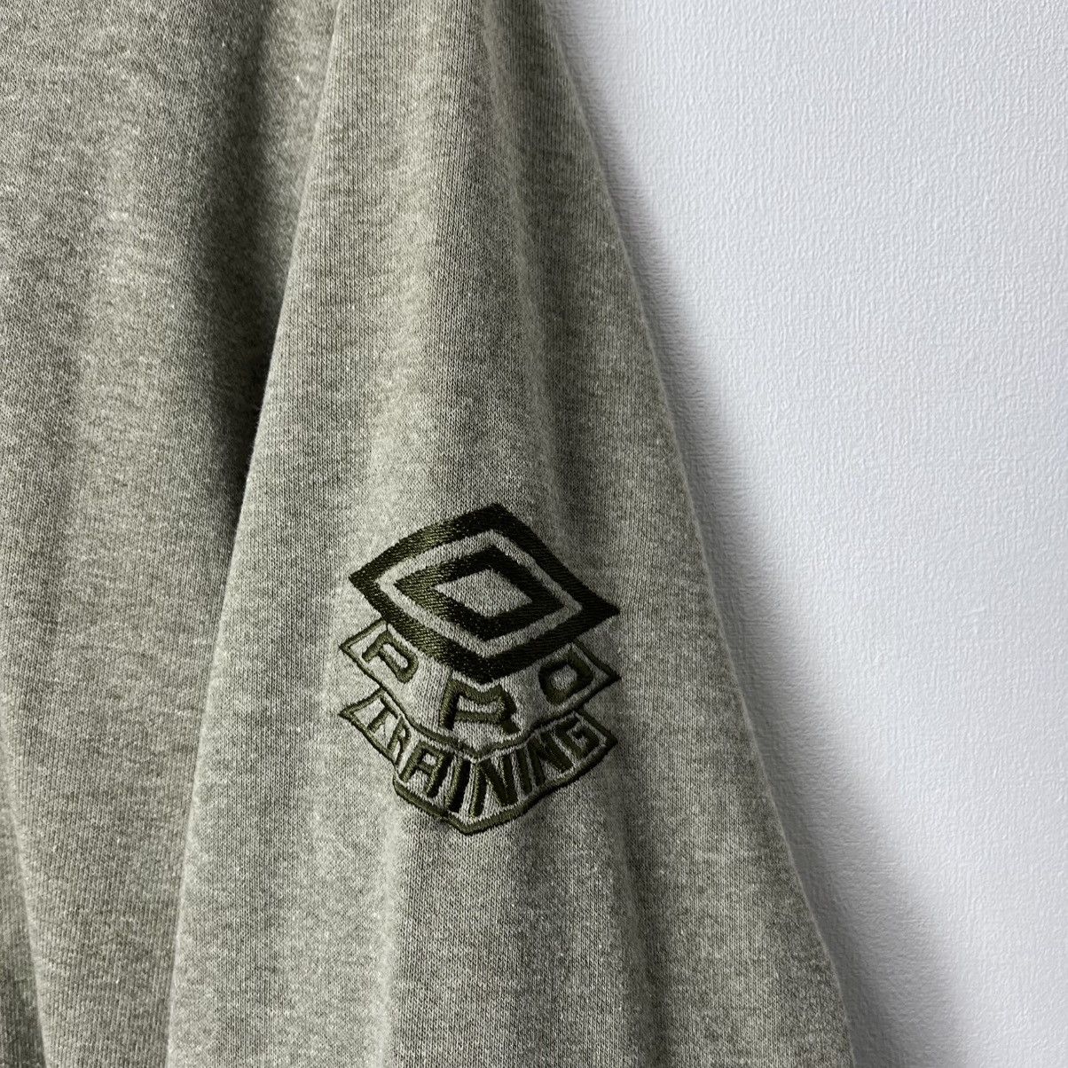 Umbro Vintage Umbro Sweatshirt Big Logo Size XL Streetwear Size US XL / EU 56 / 4 - 5 Thumbnail