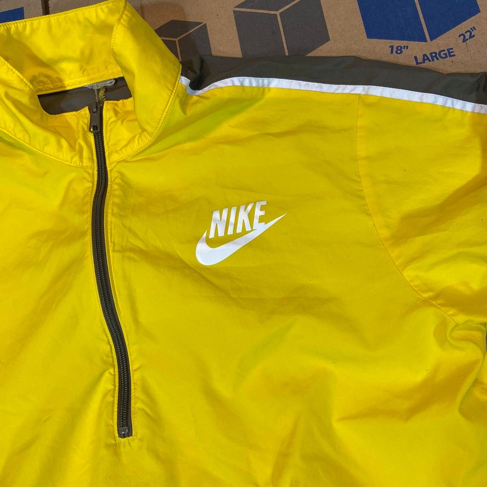 Nike 2000s nike yellow light weight wind breaker Size US XL / EU 56 / 4 - 2 Thumbnail