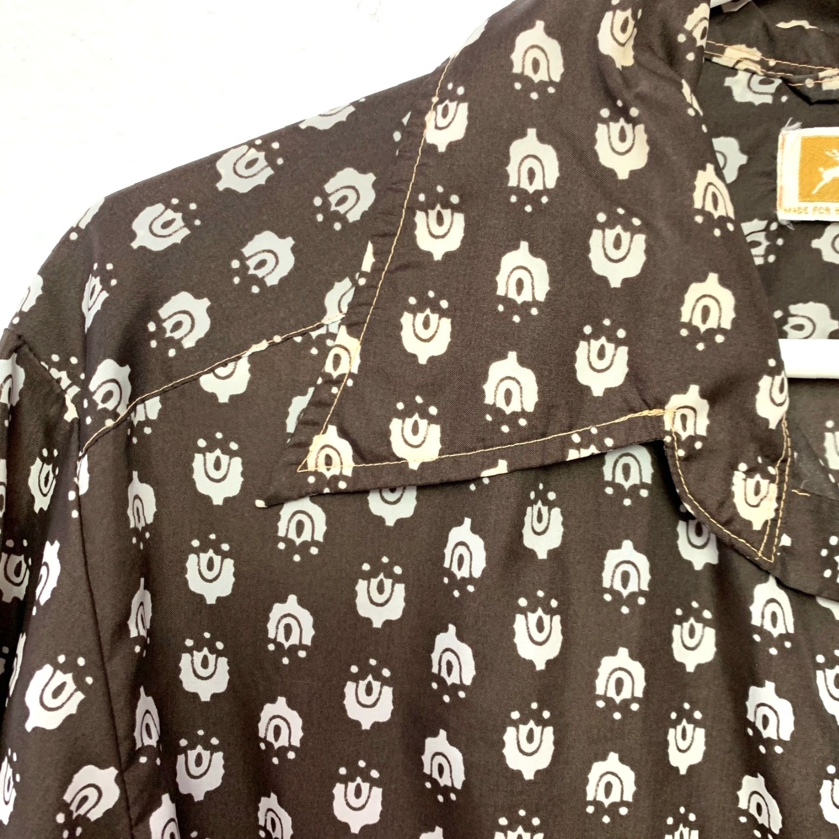 Vintage VINTAGE White Stag Shirt Mens Disco Look Brown White Chest 40" READ FLAWS 1970s Long Sleeve Size L Size US L / EU 52-54 / 3 - 2 Thumbnail