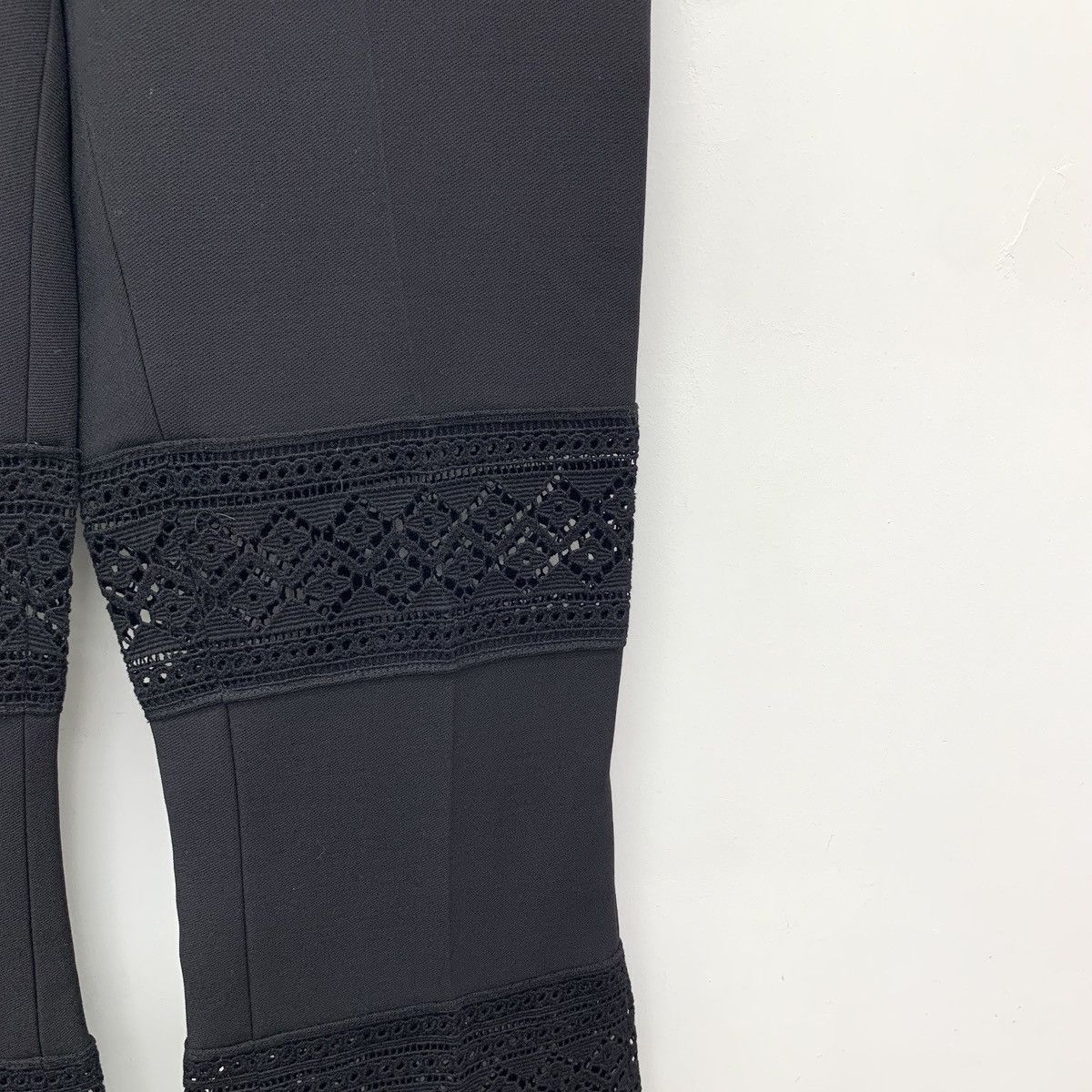 Alexander McQueen Alexander McQueen Casual Pants Hollow Spliced Design K26WX Size 25" / US 0 / IT 36 - 4 Thumbnail