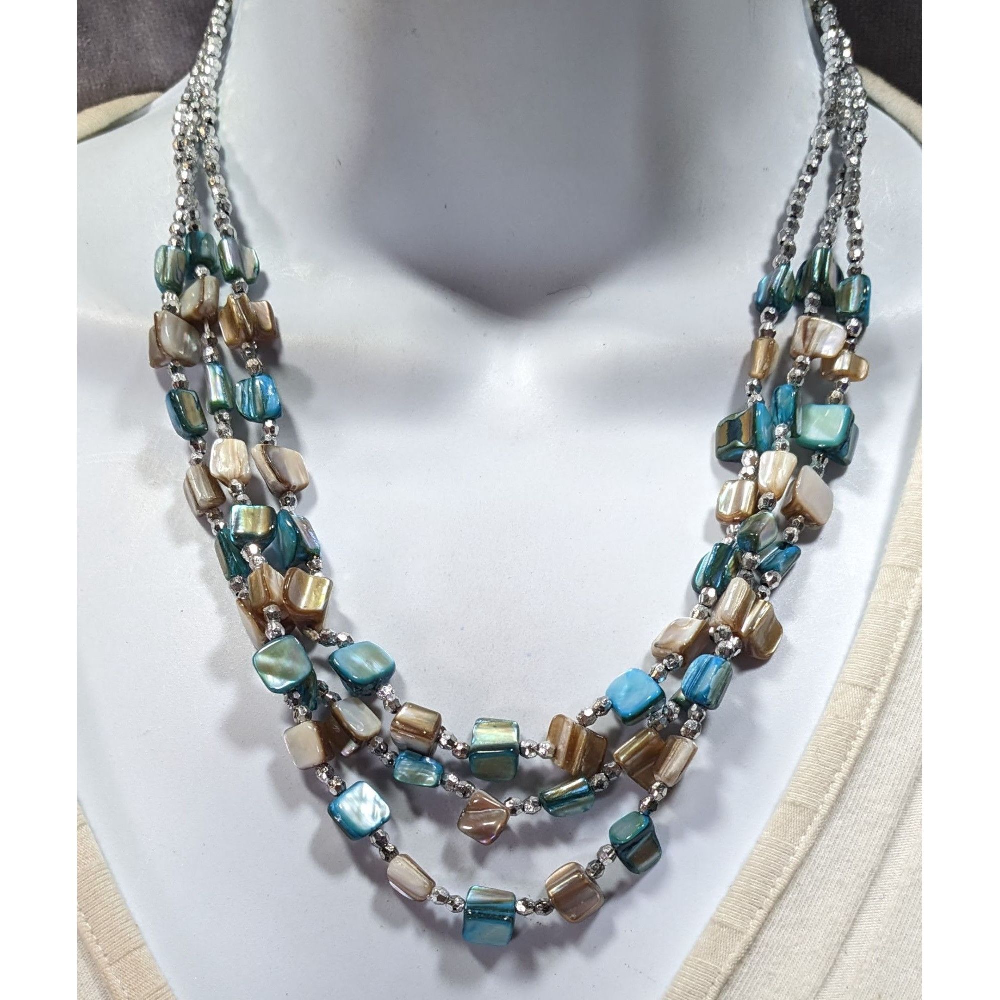 Other Mermaidcore Blue And Silver Tone Layered Shell Beaded Neckla Size ONE SIZE - 4 Thumbnail