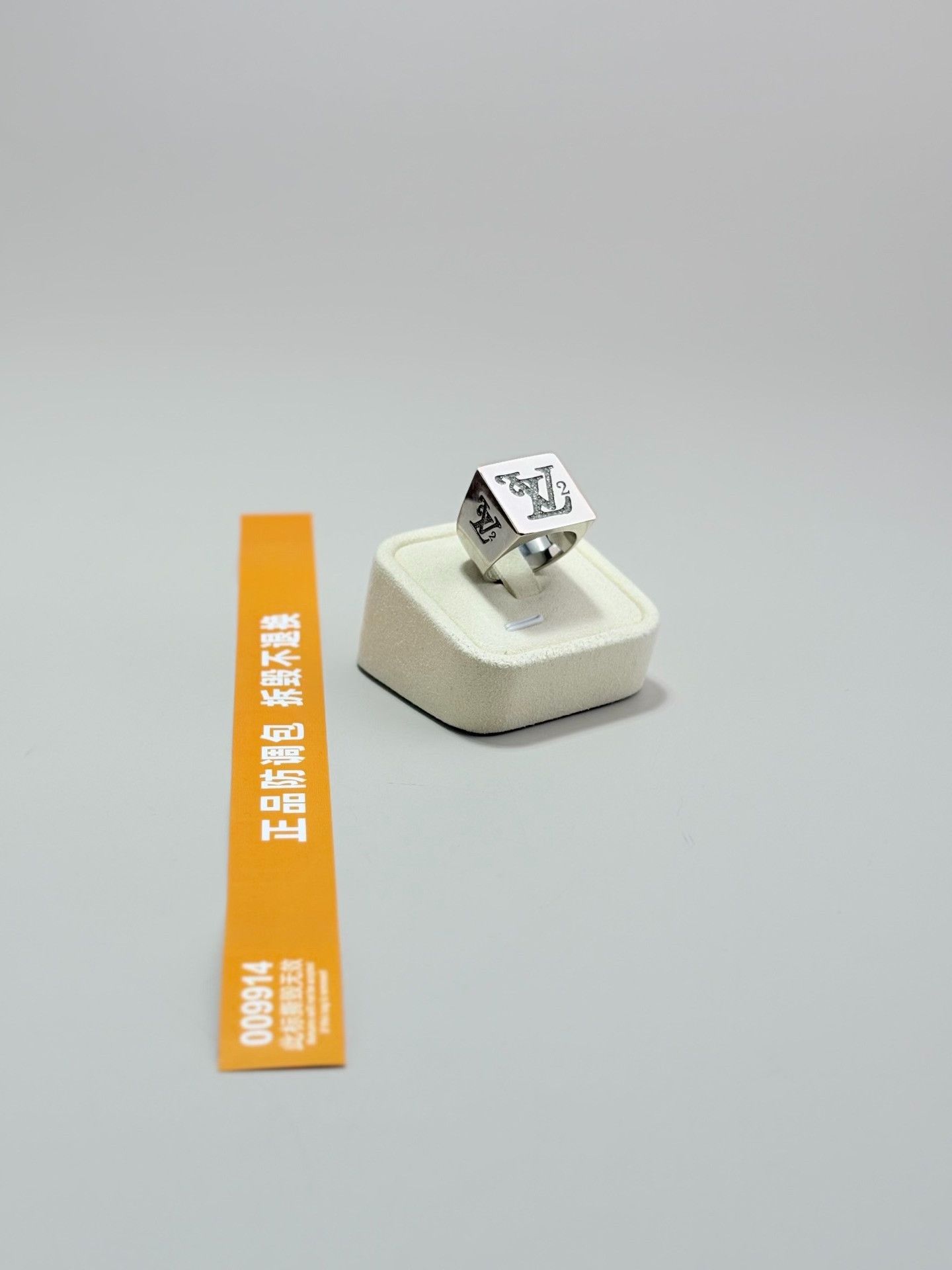 Louis Vuitton Louis Vuitton LV Nigo Rhinestone Ring Size ONE SIZE - 1 Thumbnail