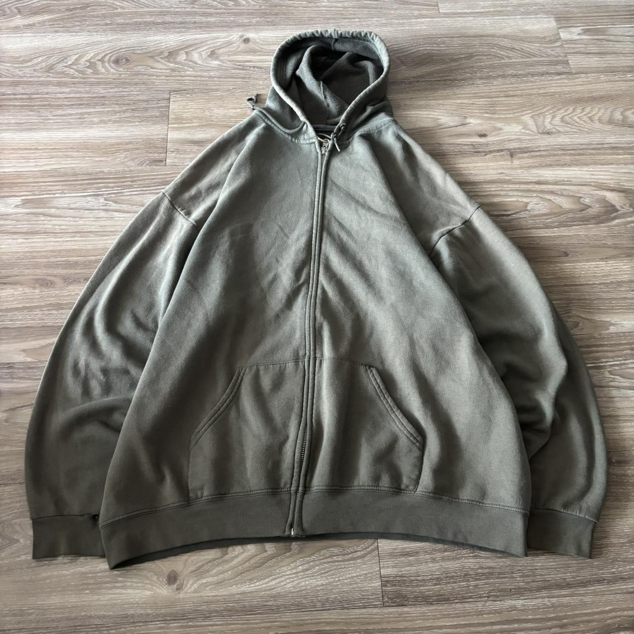 Japanese Brand Crazy Vintage Y2K/2000 Faded Khaki Green Blank Distressed Zip Up Hoodie! Size 2XL Size US XXL / EU 58 / 5 - 1 Thumbnail