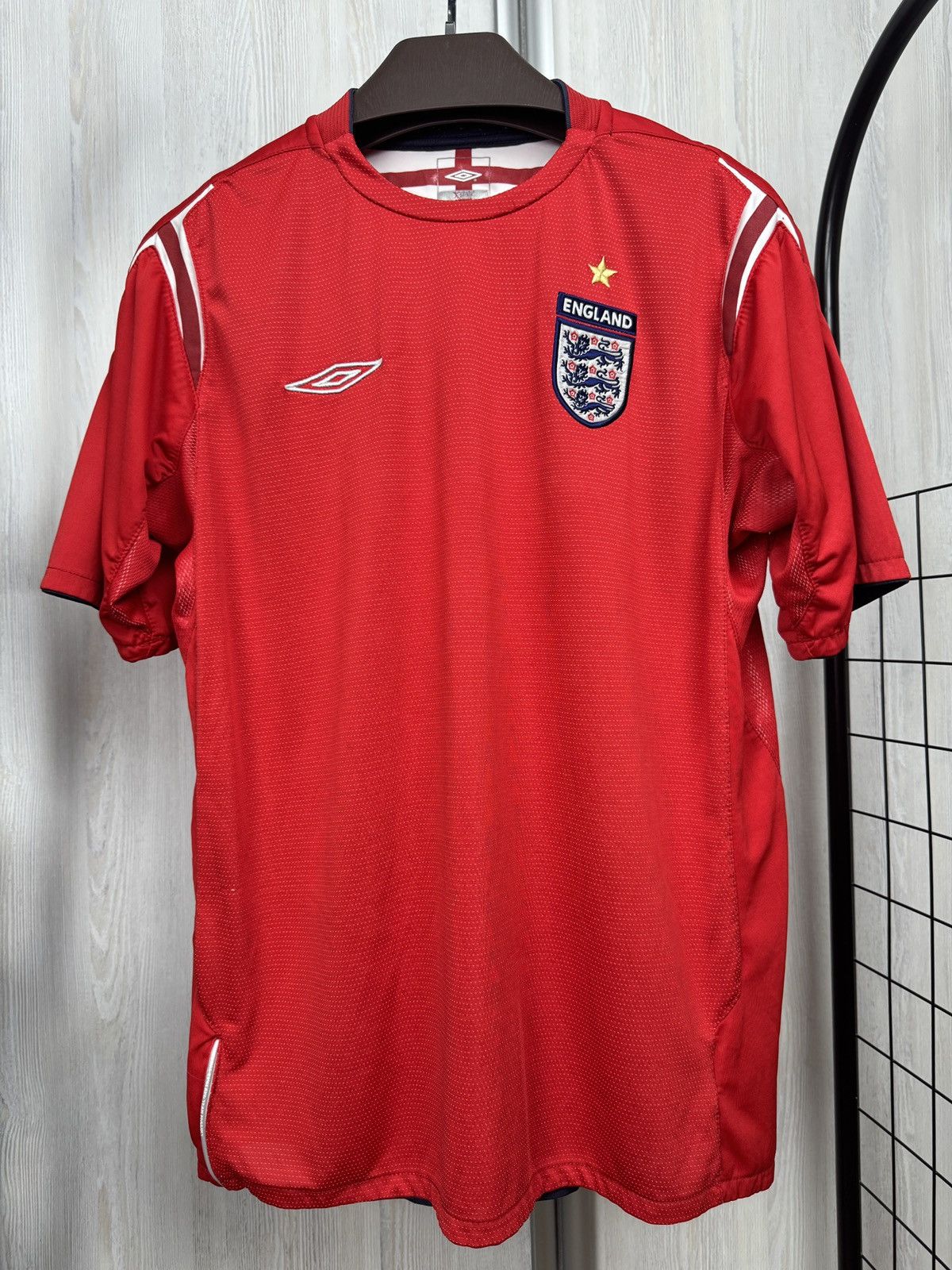 Umbro Umbro England 2004 2006 away soccer jersey football shirt Size US L / EU 52-54 / 3 - 2 Thumbnail