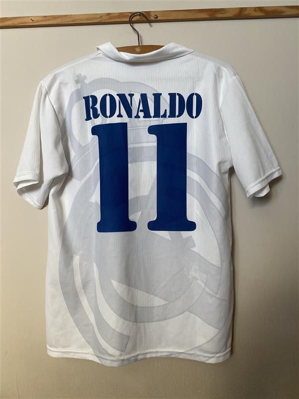 Other Vintage REAL MADRID #11 RONALDO - 2002 - 2003 - M - UNIQUE Size US M / EU 48-50 / 2 - 1 Thumbnail