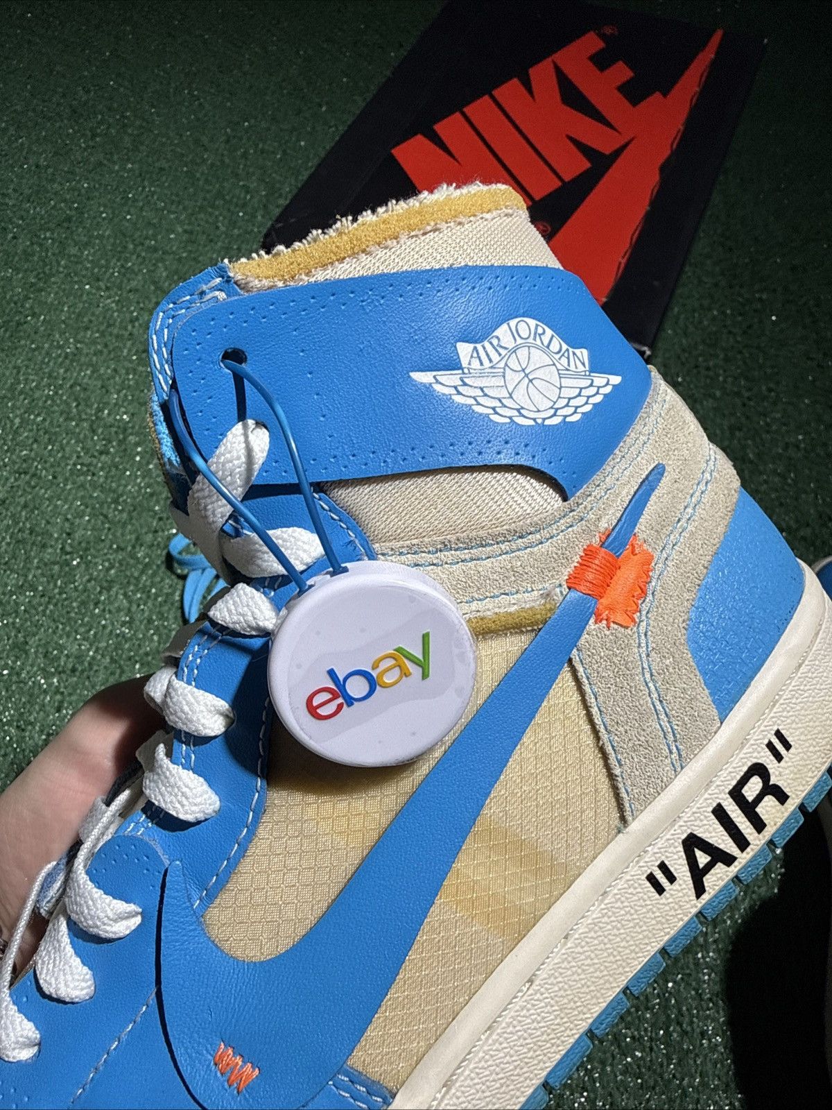 Jordan Brand × Off-White Size 8.5 - Jordan 1 Retro OG x Off-White High UNC Size US 8.5 / EU 41-42 - 14 Thumbnail