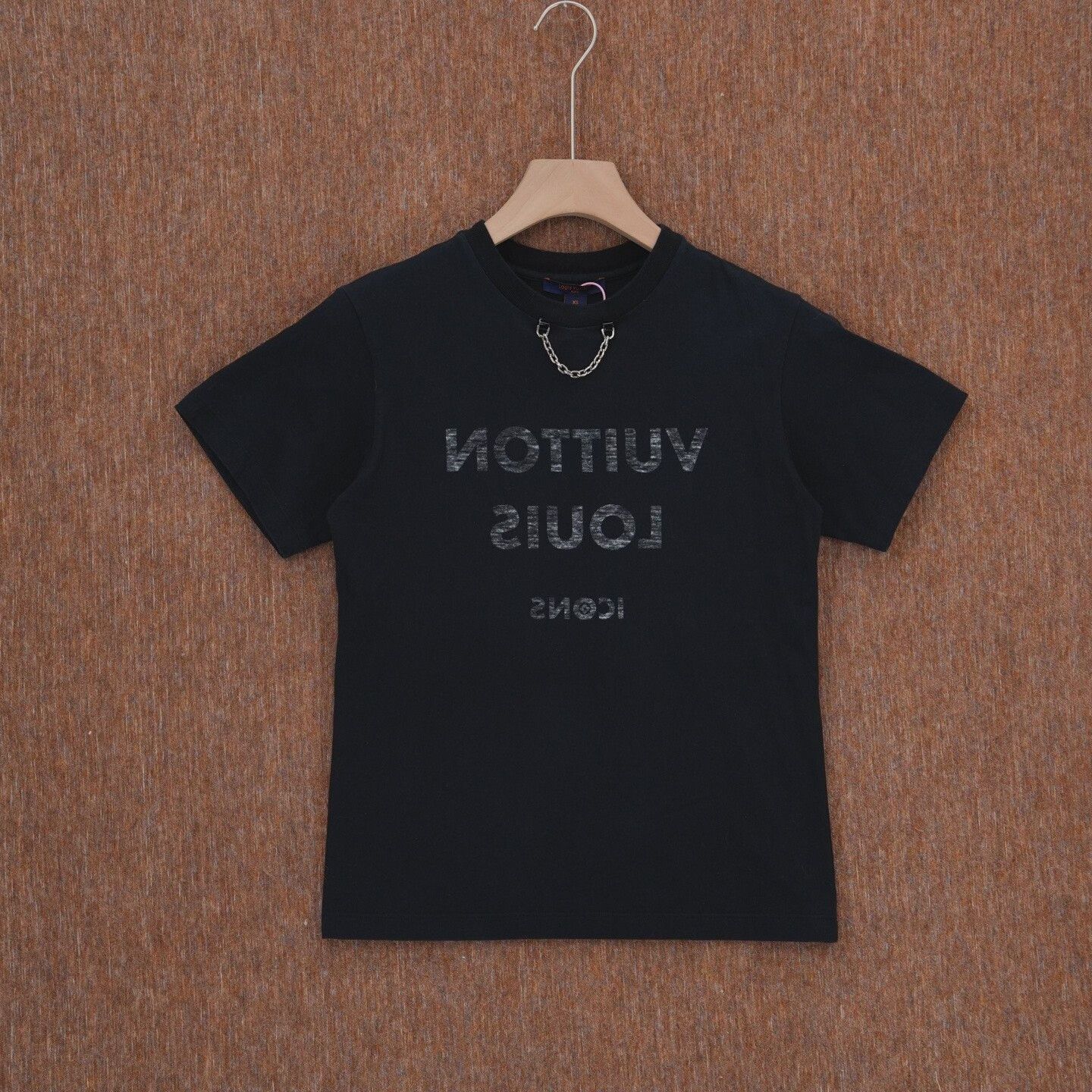 Louis Vuitton Louis Vuitton SS23 Letter Print Chain T-Shirt Size XS / US 0-2 / IT 36-38 - 1 Thumbnail