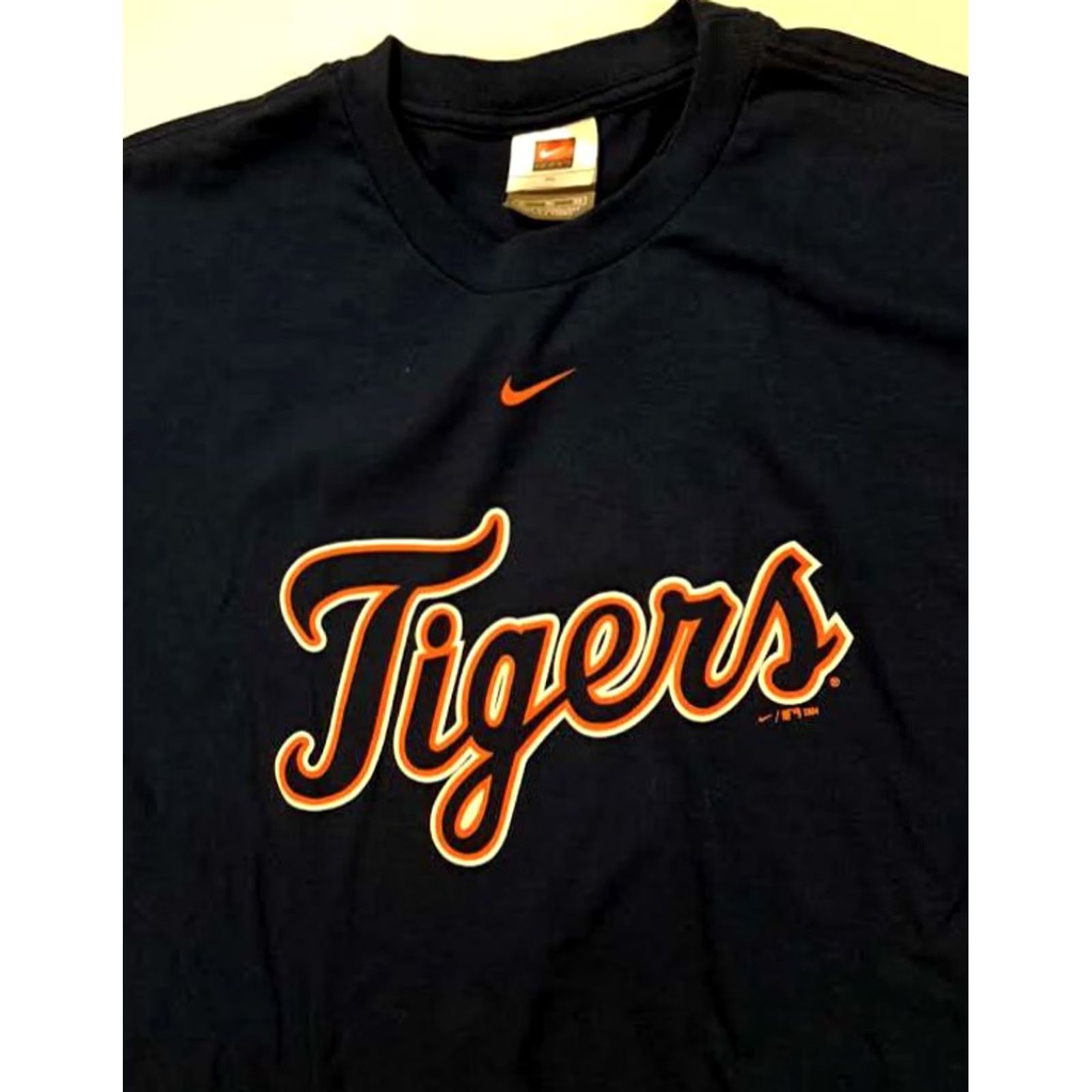 Nike VINTAGE Detroit Tigers Nike T-Shirt XL Blue Men Short Sleeve Baseball 2004 Center Swoosh EUC Size US XL / EU 56 / 4 - 4 Thumbnail