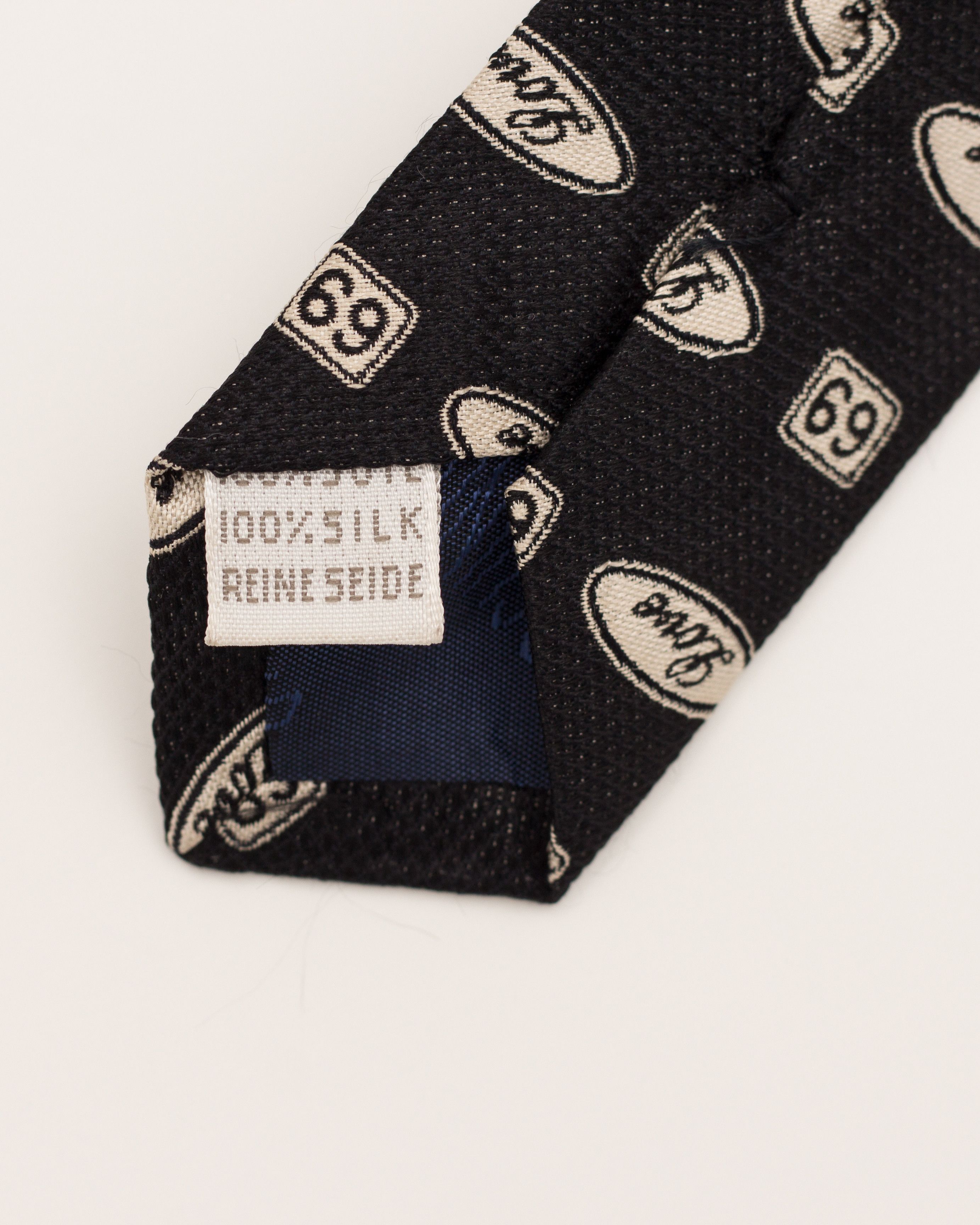 Moschino Vintage Silk Tie Love 69 Pattern Size ONE SIZE - 9 Thumbnail