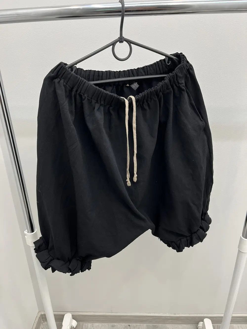 Comme des Garcons Archive Comme des Garcons AW11 Balloon Dropped Crotch Shorts Size US 34 / EU 50 - 2 Thumbnail