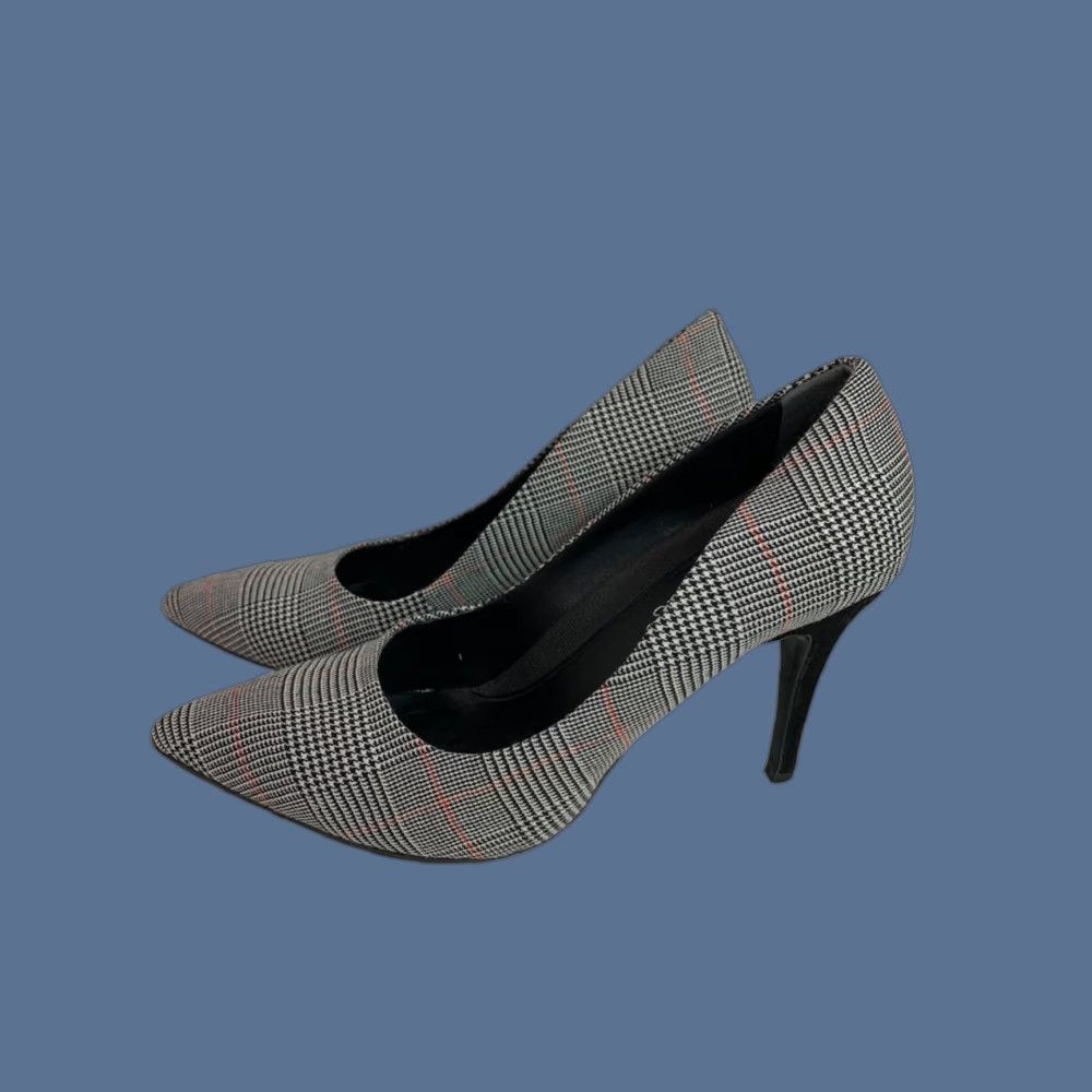 Vintage **Womens Aerosoles Deal Breaker Size 6 Gray Heels** User: **Deal Breaker Womens Aerosoles Size 6 Gray Heels** Size US 6 / IT 36 - 1 Thumbnail