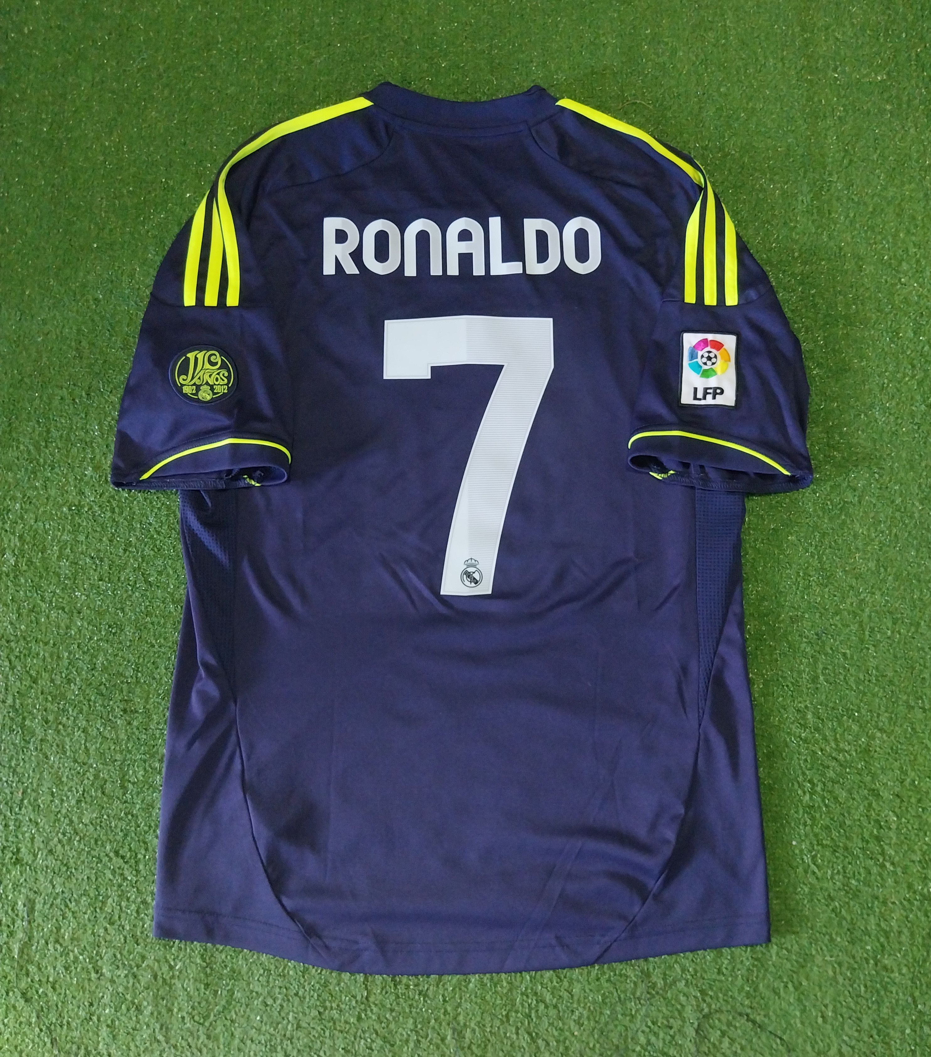 Adidas Real madrid away 2012/2013 cristiano ronaldo jersey football Size US M / EU 48-50 / 2 - 2 Thumbnail