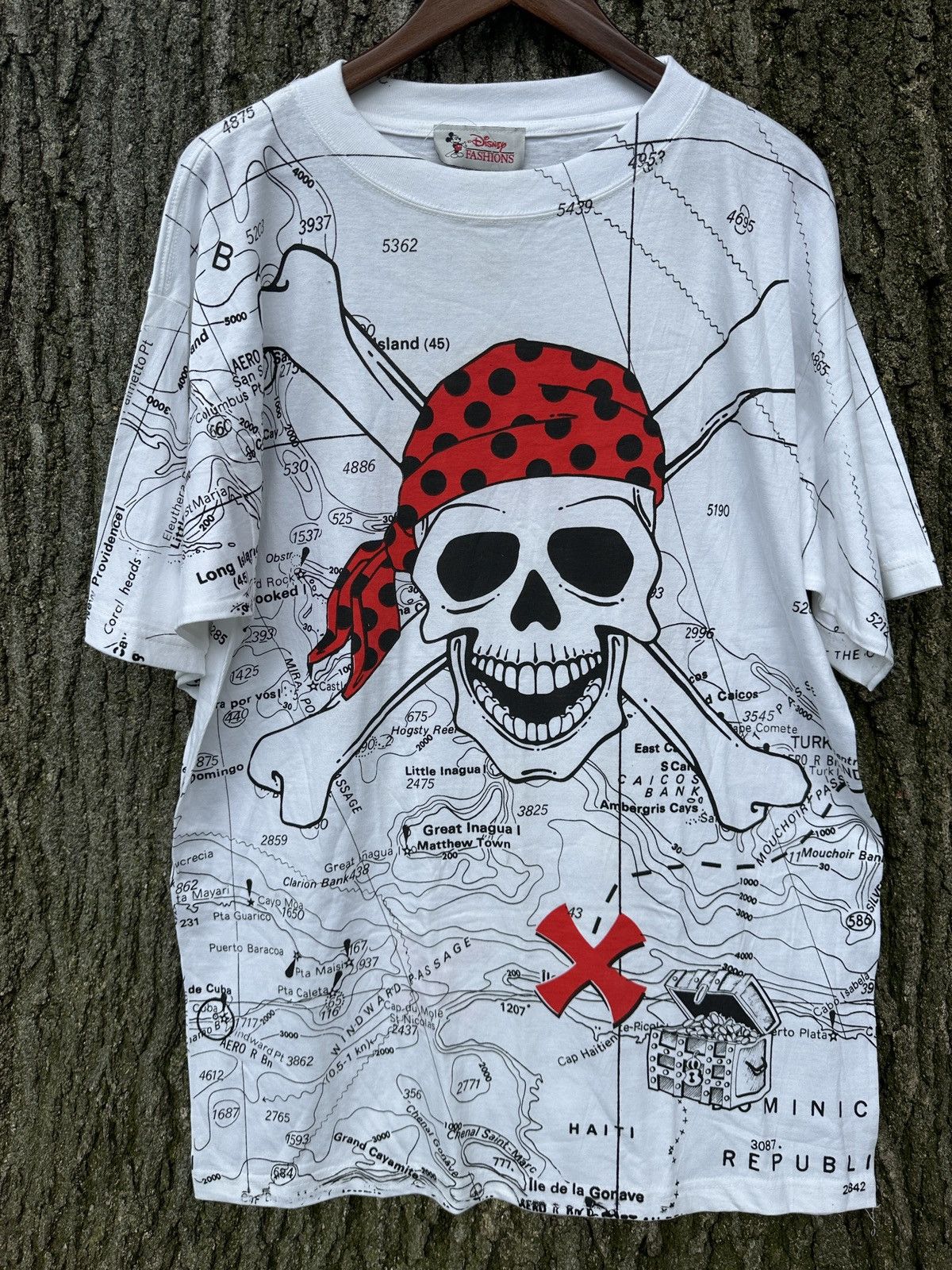 Disney × Vintage Vintage Disney AOP Pirates Of The Caribbean Graphic T Shirt Size US XL / EU 56 / 4 - 1 Thumbnail