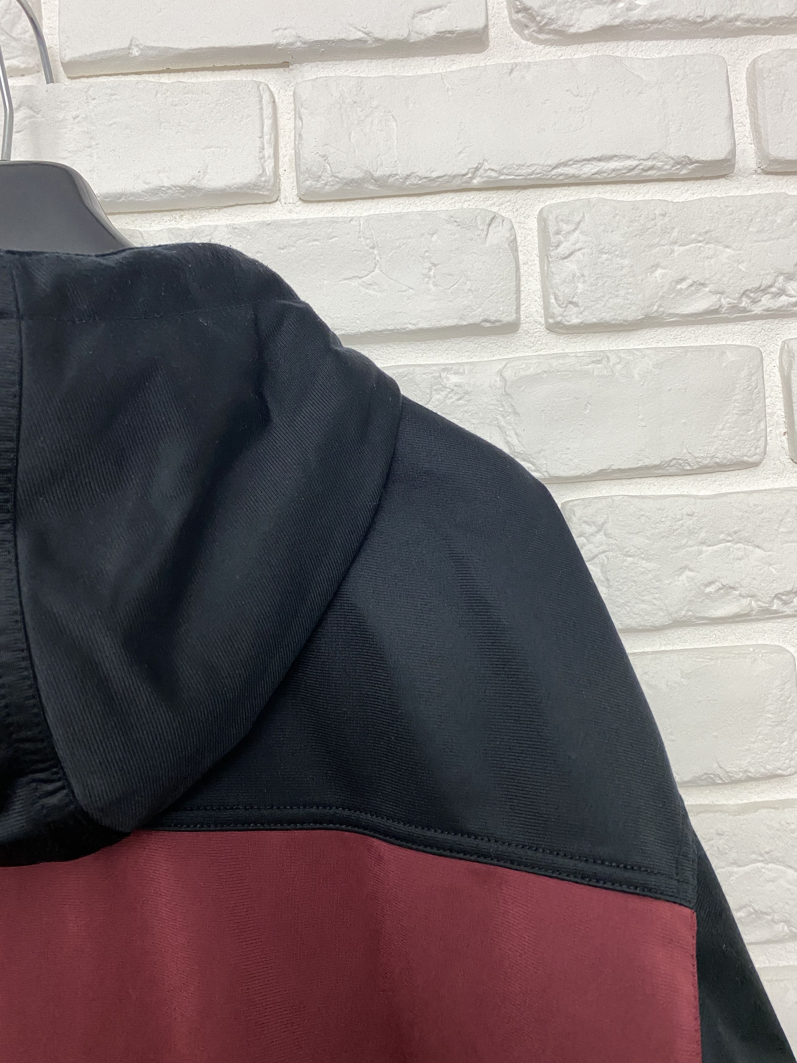 Vintage Vintage Men's Nike Hoodie Center Logo Burgundy Black Size L Size US L / EU 52-54 / 3 - 10 Thumbnail