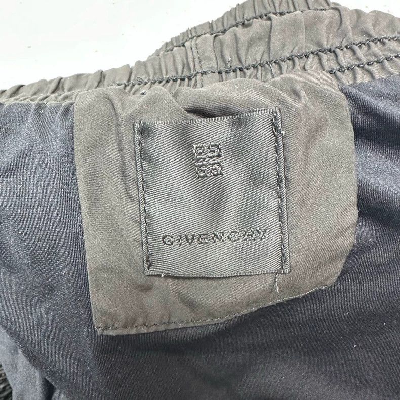 Givenchy Givenchy SizeM Black metal small logo shorts, size M Size US 28 / EU 44 - 3 Thumbnail