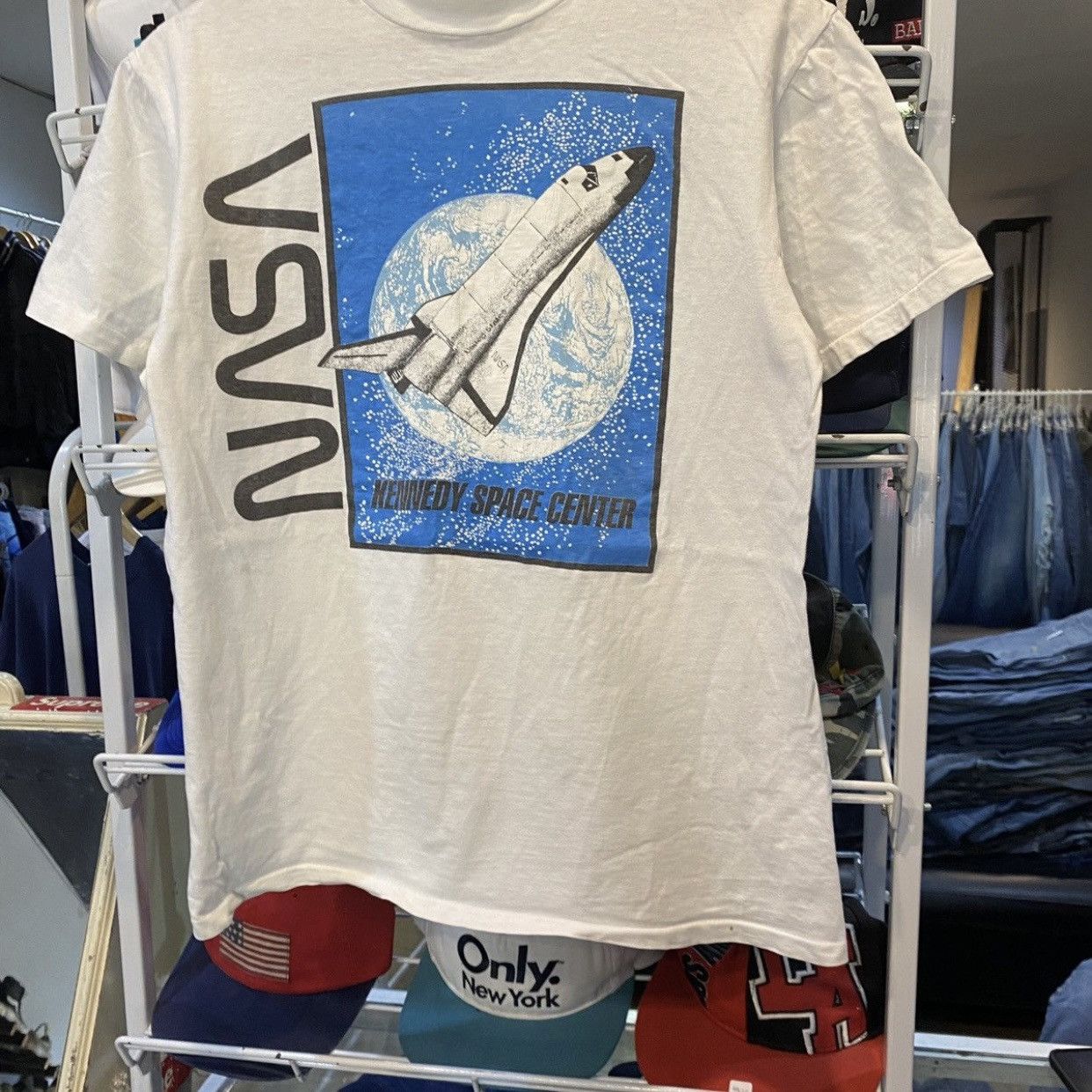 NASA Vintage 90s NASA Kennedy Space Center TShirt Oneita Made USA Size US M / EU 48-50 / 2 - 4 Thumbnail