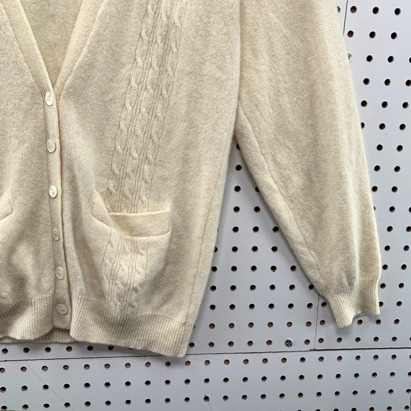 Vintage VINTAGE Bonwit Teller Cardigan Sweater Womens Small Beige 100% Cashmere Button V-Neck Knit Winter Fall Spring Womens Size S / US 4 / IT 40 - 4 Thumbnail