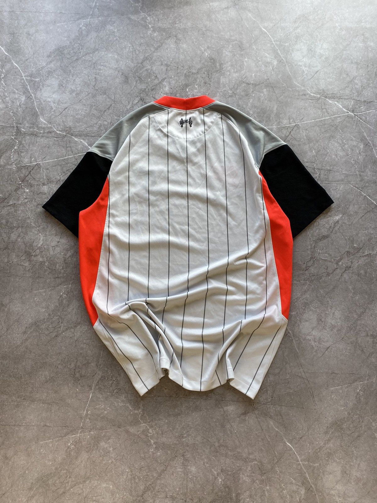 Nike × Vintage Rare Nike Liverpool FC Stadium Air Max White Soccer Jersey Size US M / EU 48-50 / 2 - 13 Thumbnail