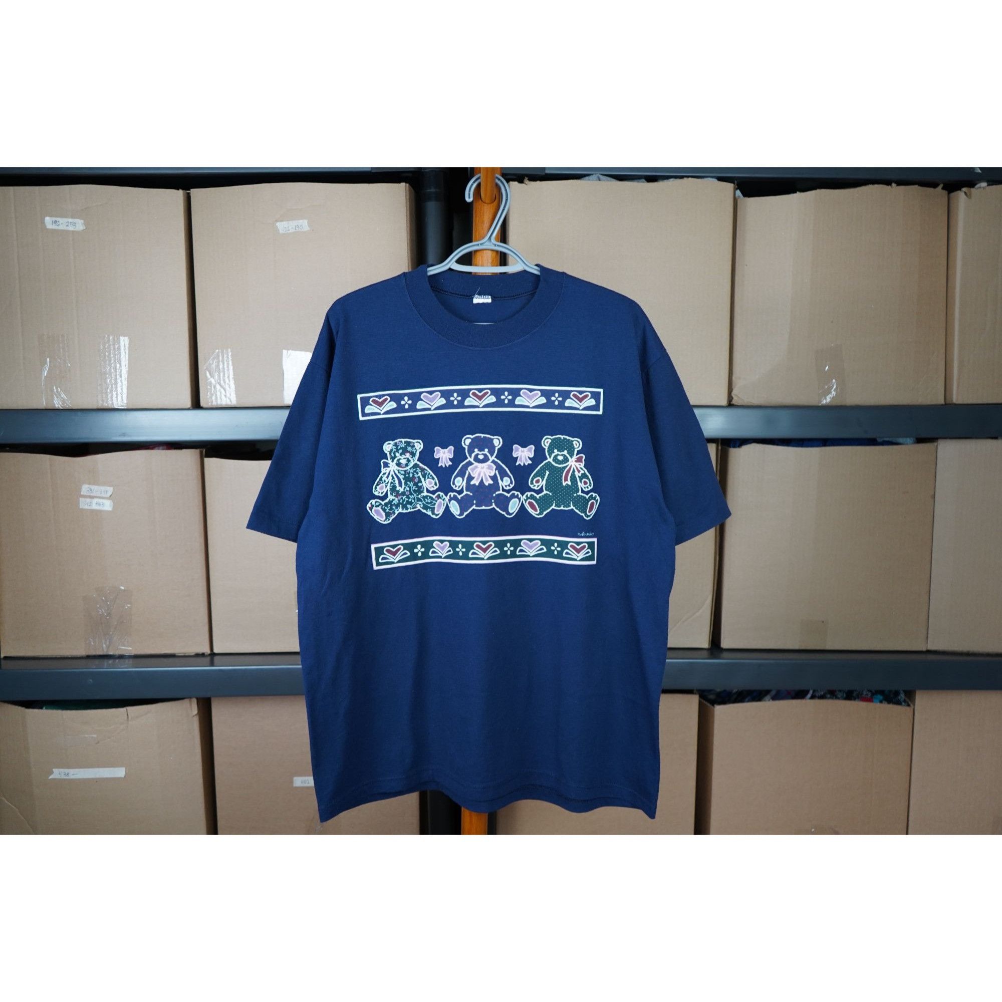 Vintage Vintage 90s Bear Art Cute Tshirt L Unisex #478 Size L / US 10 / IT 46 - 1 Thumbnail