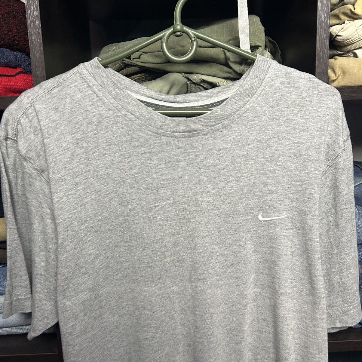 Nike Vintage Nike small swoosh 2000’s basic streetwear tee size M Size US M / EU 48-50 / 2 - 2 Thumbnail