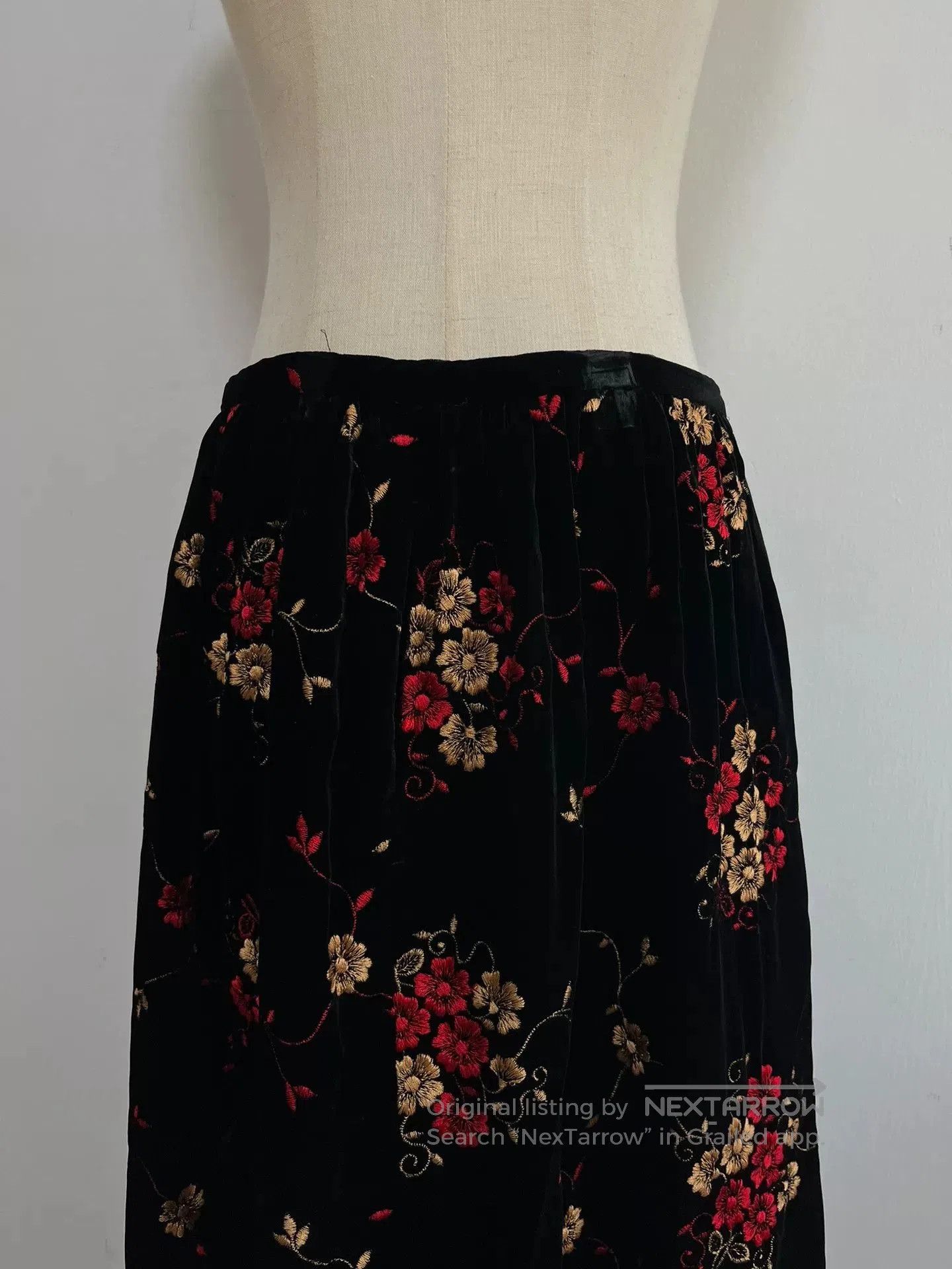 Rei Kawakubo Comme des Garçons Velvet Flower Embroidery Skirt. Size 37" - 8 Thumbnail