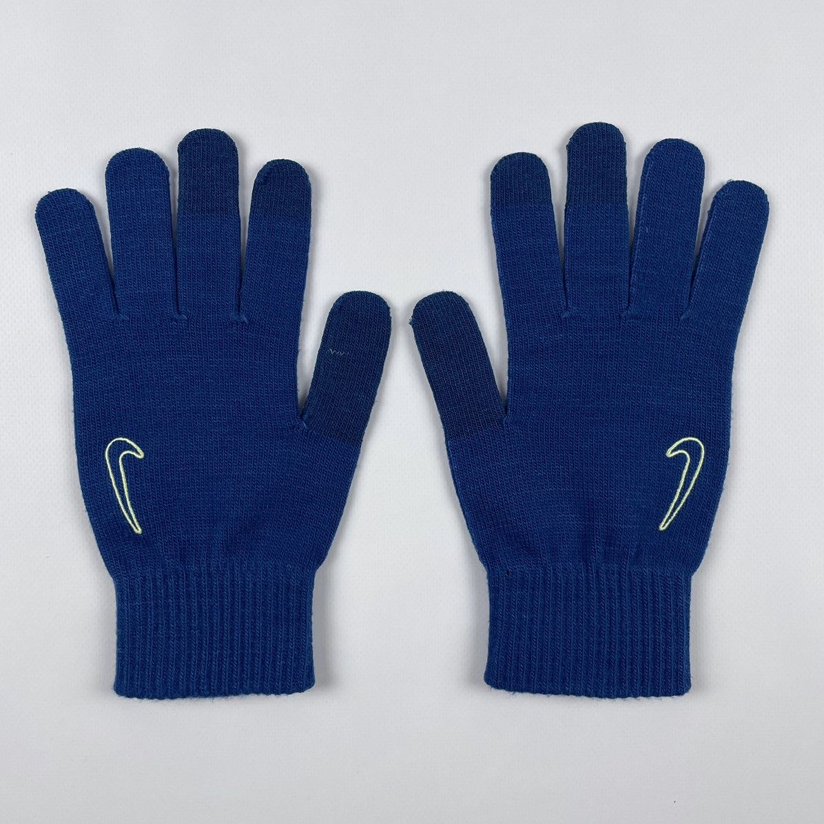 Nike Vintage Nike Knitted Gloves Swoosh Size ONE SIZE - 2 Thumbnail