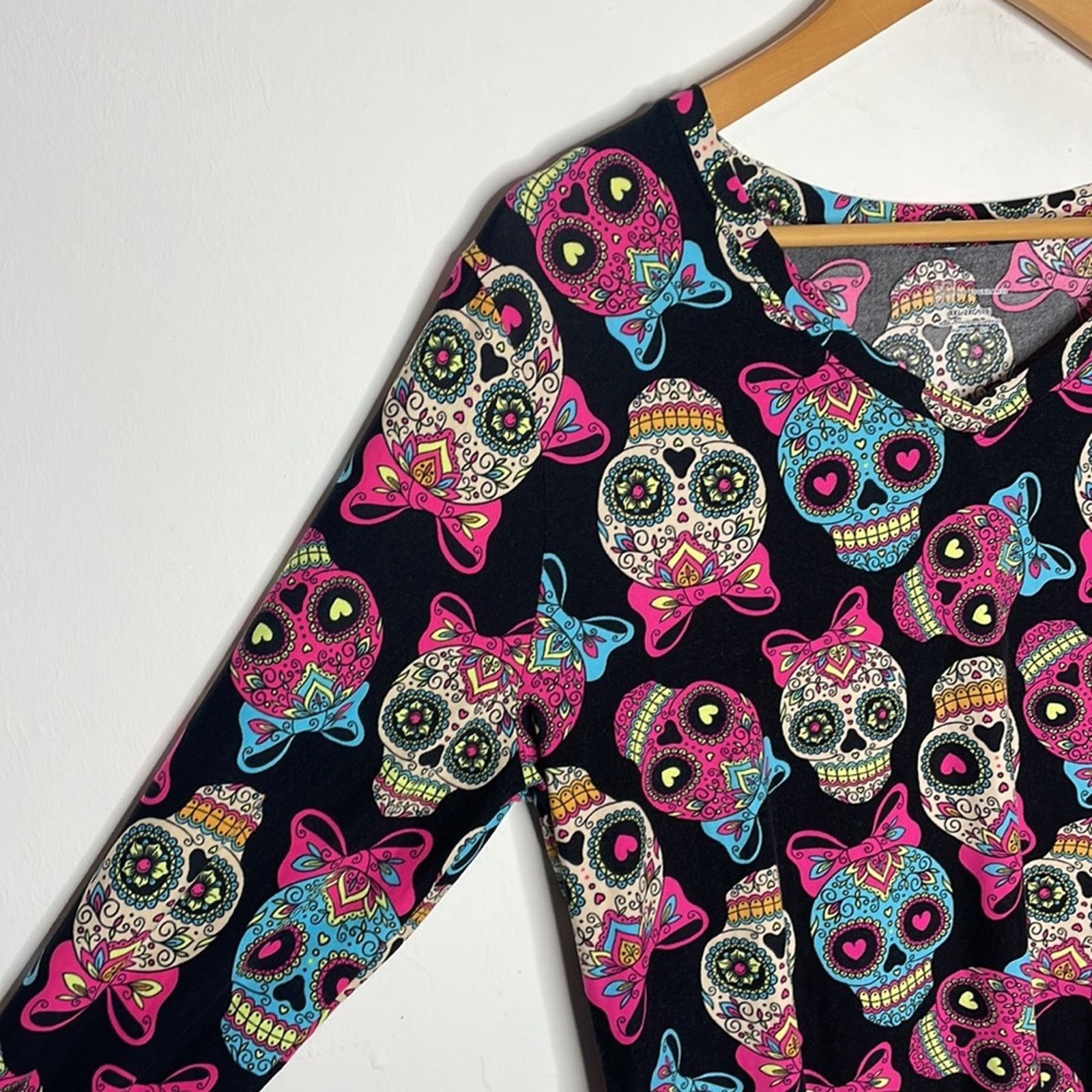 Walmart NWOT Colorful Skulls Long Sleeve Shirt Size XXL / US 16-18 / IT 52-54 - 5 Thumbnail