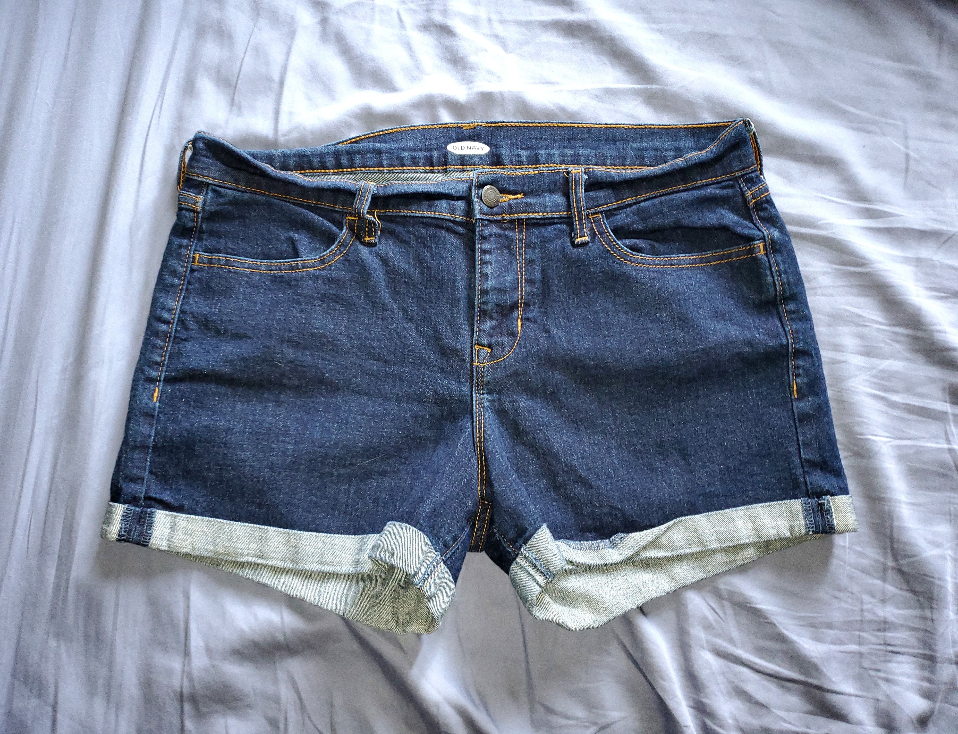 Old Navy Blue denim shorts w/ rolled hem (size 12) Size 34" / US 12 / IT 48 - 2 Thumbnail