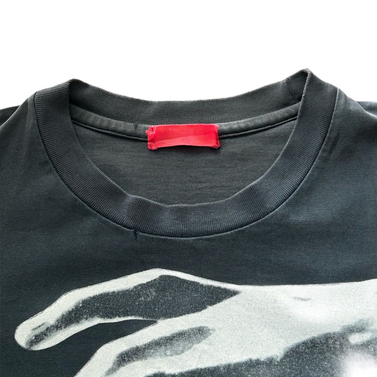 Designer × Japanese Brand × Vintage Barbara Kruger x Uniqlo “Remote Control” Tee Size US S / EU 44-46 / 1 - 2 Thumbnail
