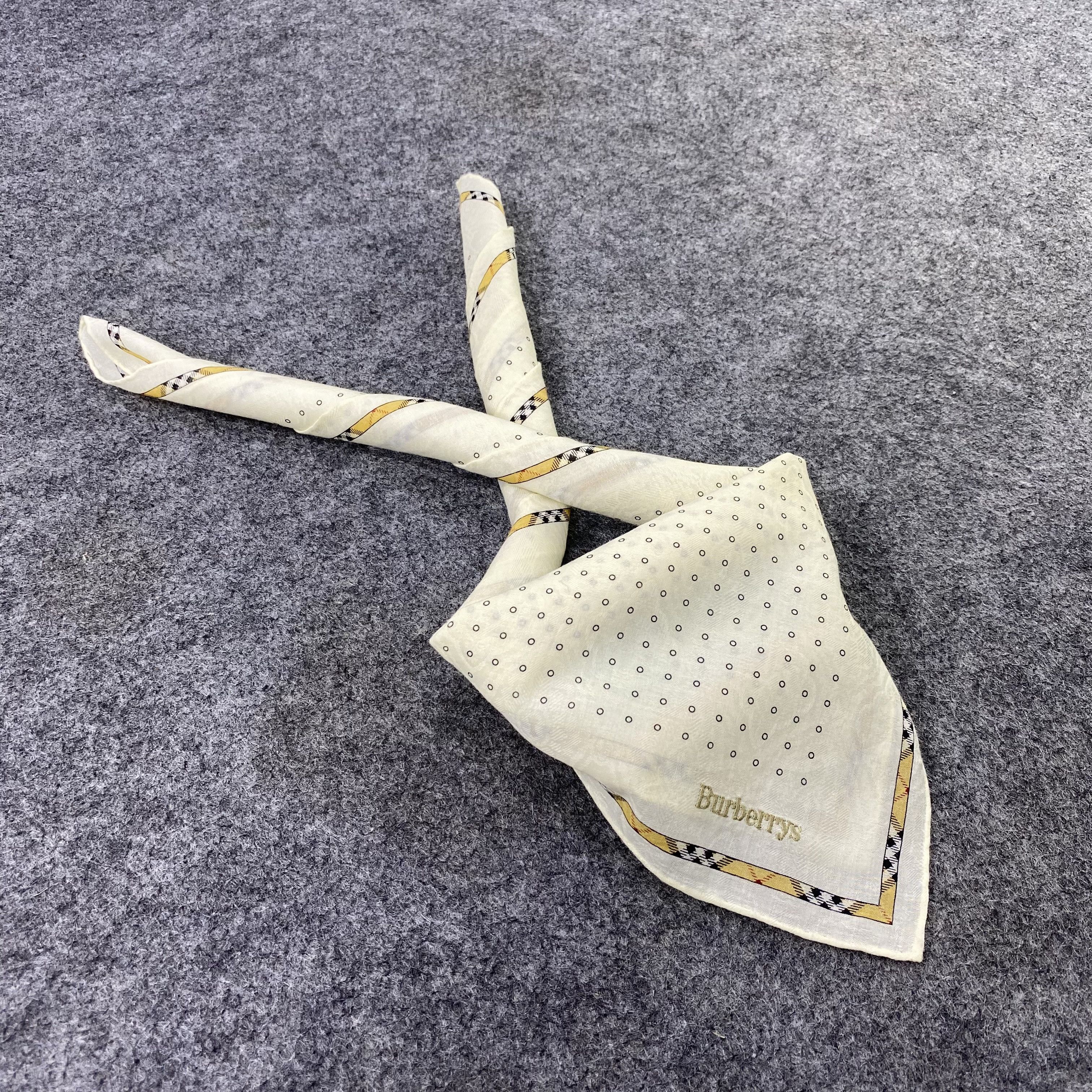 Burberry Burberry Handkerchief Neckerchief Bandana-B1656 Size ONE SIZE - 1 Thumbnail