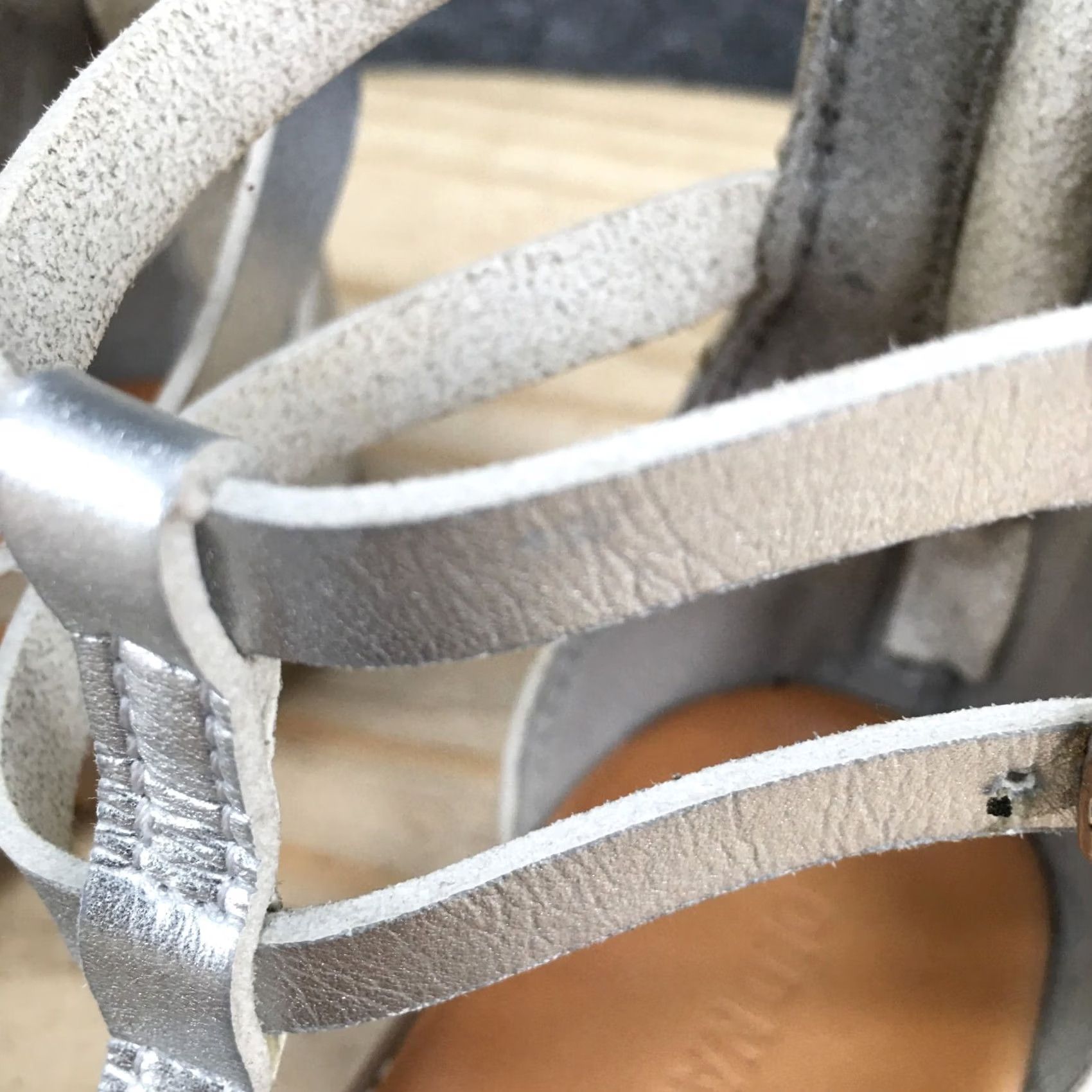 Old Navy Old Navy Sandals Gladiator Womens 7 Silver Ankle Strap Casual Flats Open Toe Shoes Size US 7 / IT 37 - 5 Thumbnail