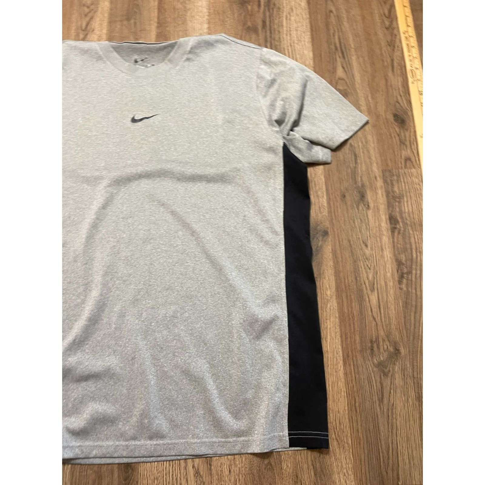 Nike Nike Shirt Mens Size Large Grey Black Dri Fit Athletic Wear Moisture Wicking Nike Dri-FIT L Mens Size US L / EU 52-54 / 3 - 4 Thumbnail