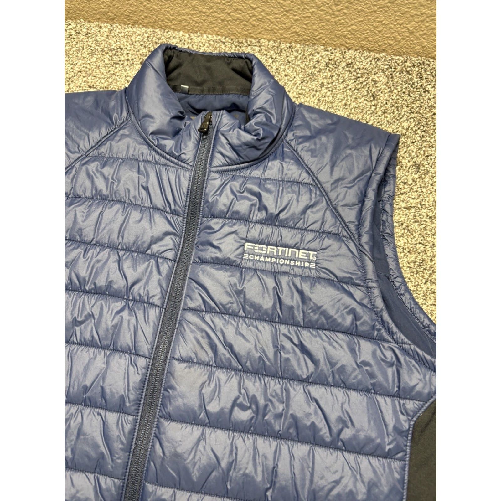 Under Armour Under Armour Puffer Vest Mens Large Blue Insulated Zip Logo Nylon Size US L / EU 52-54 / 3 - 3 Thumbnail