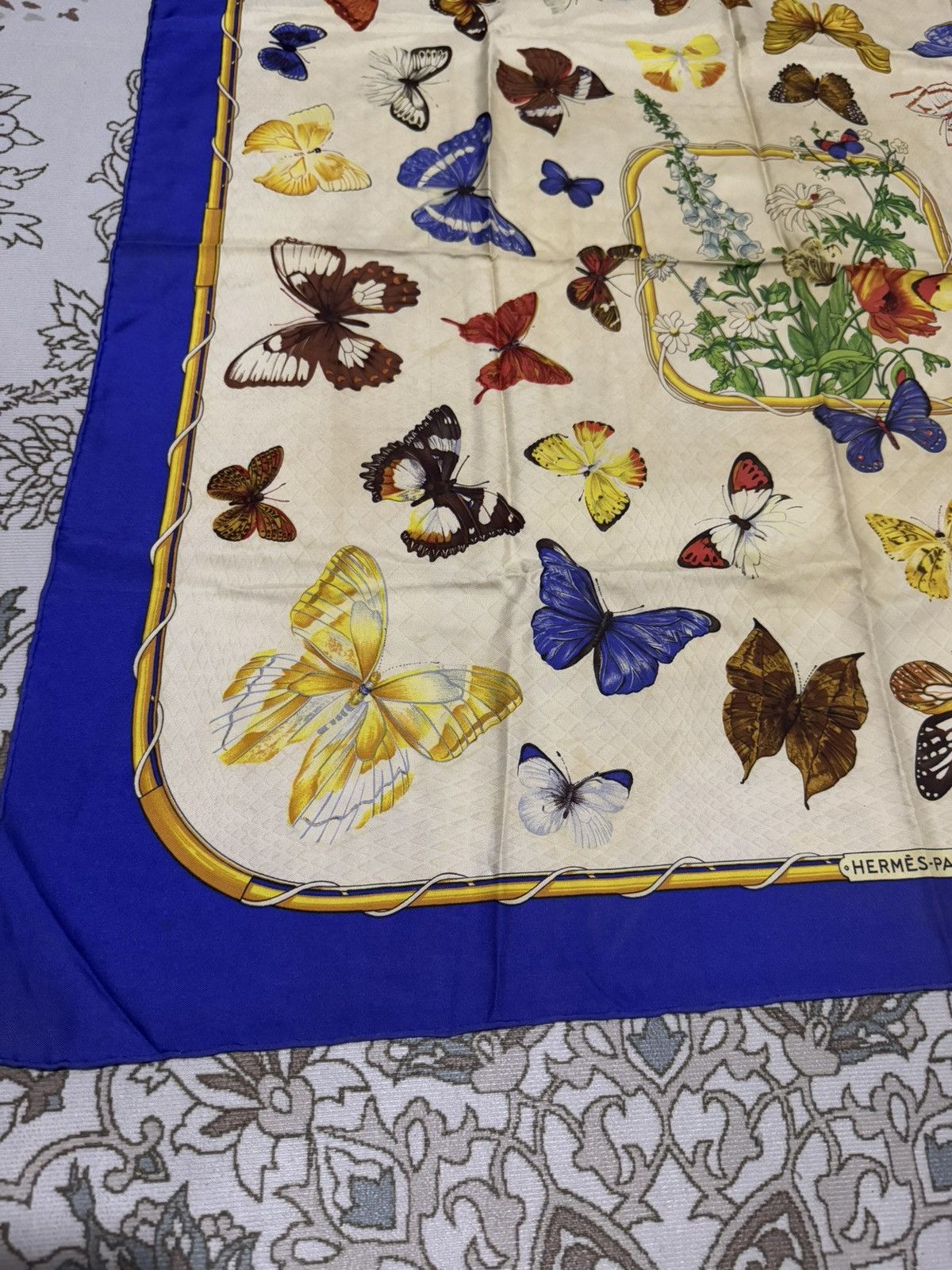Hermes × Vintage RARE! HERMÈS silk carré "FARANDOLE" Butterflies Plisse Scarf Size ONE SIZE - 2 Thumbnail