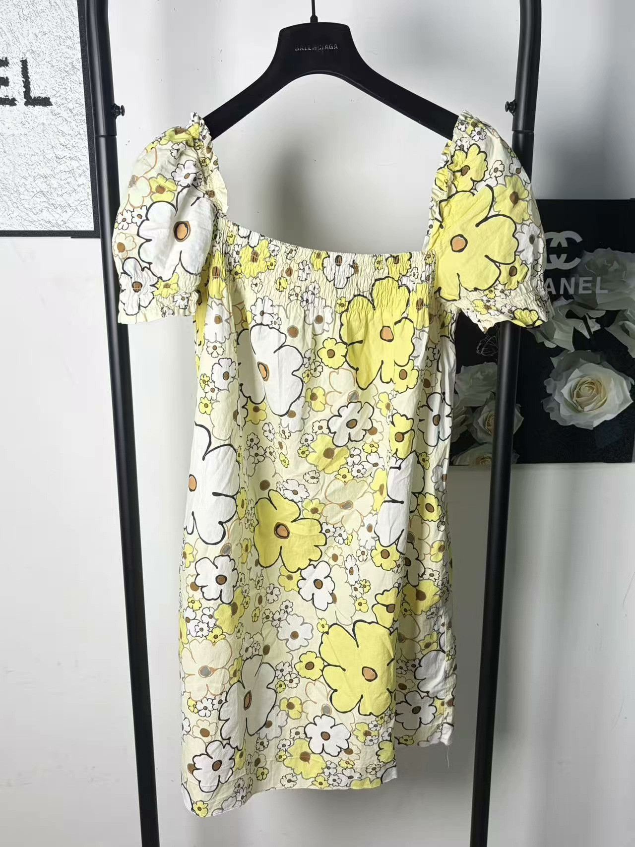 Miu Miu Miu Miu Floral White T-Shirt M Women Size M / US 6-8 / IT 42-44 - 1 Thumbnail