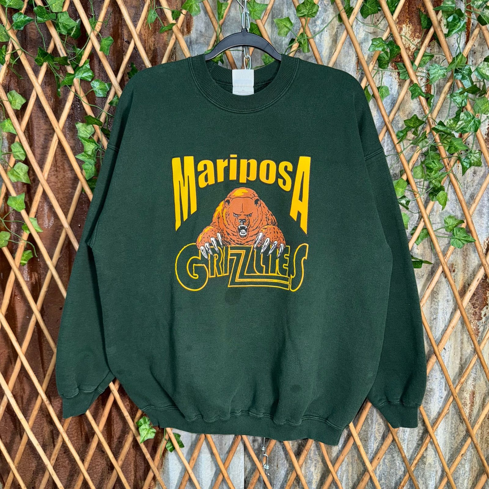 Gildan Vintage Y2K mariposa grizzlies 2000s heavyweight sweatshirt Size US XL / EU 56 / 4 - 1 Thumbnail