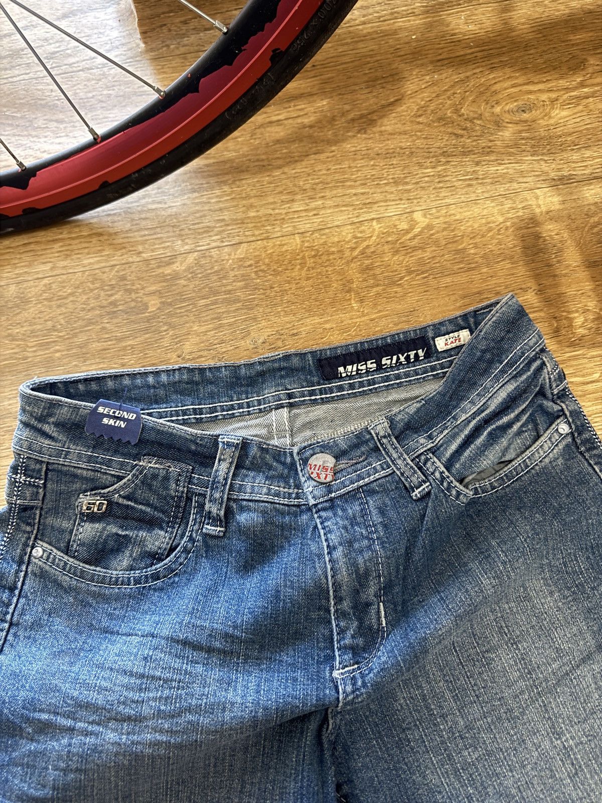 Miss Sixty VINTAGE MISS SIXTY WASHED DENIM 2000s BREECHES DENIM SHORTS Size 26" / US 2 / IT 38 - 3 Thumbnail