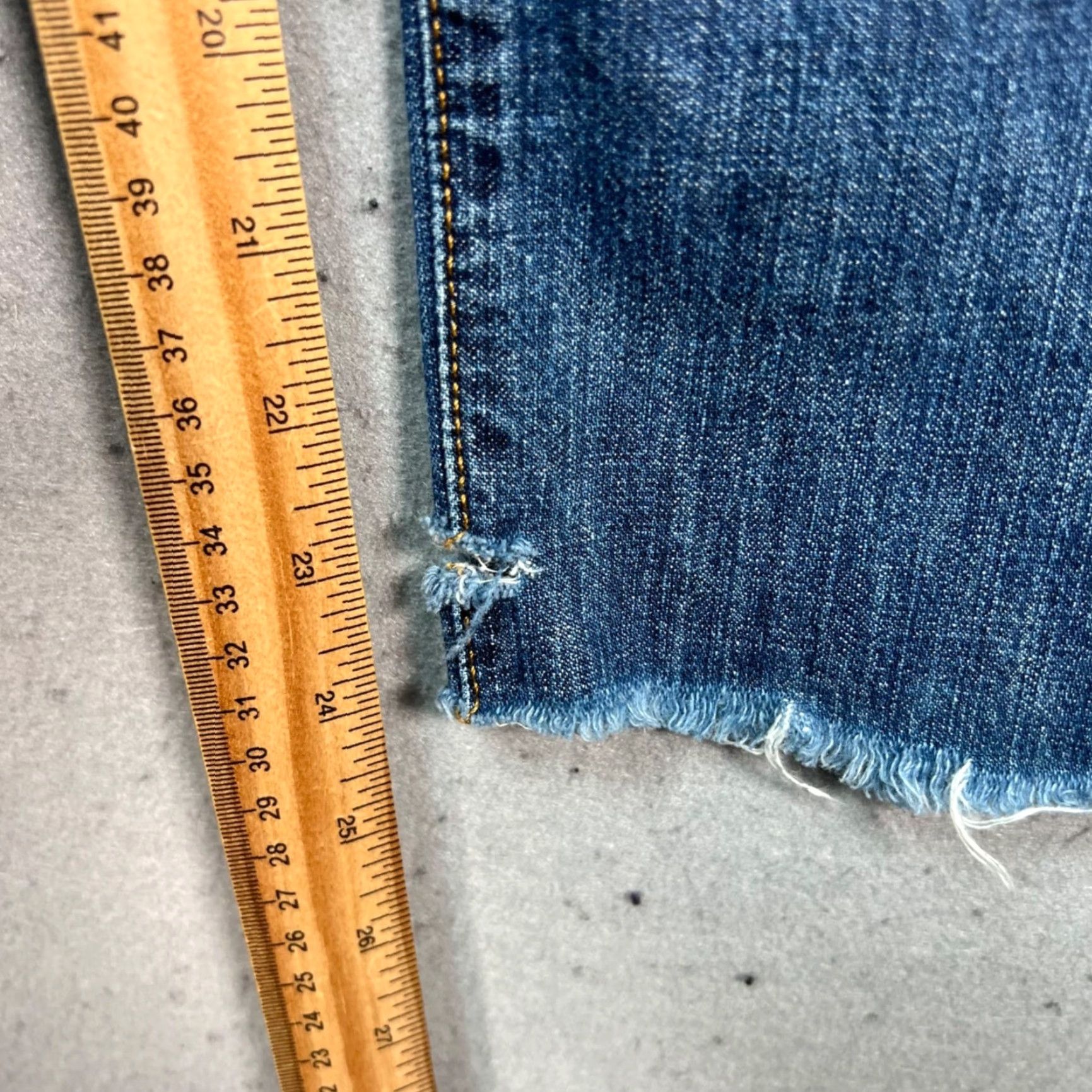 Levi's Levis Jeans Distressed 26 x 32 Womens 100% Cotton Denim Straight 5-Pocket Blue Size 26" / US 2 / IT 38 - 7 Thumbnail