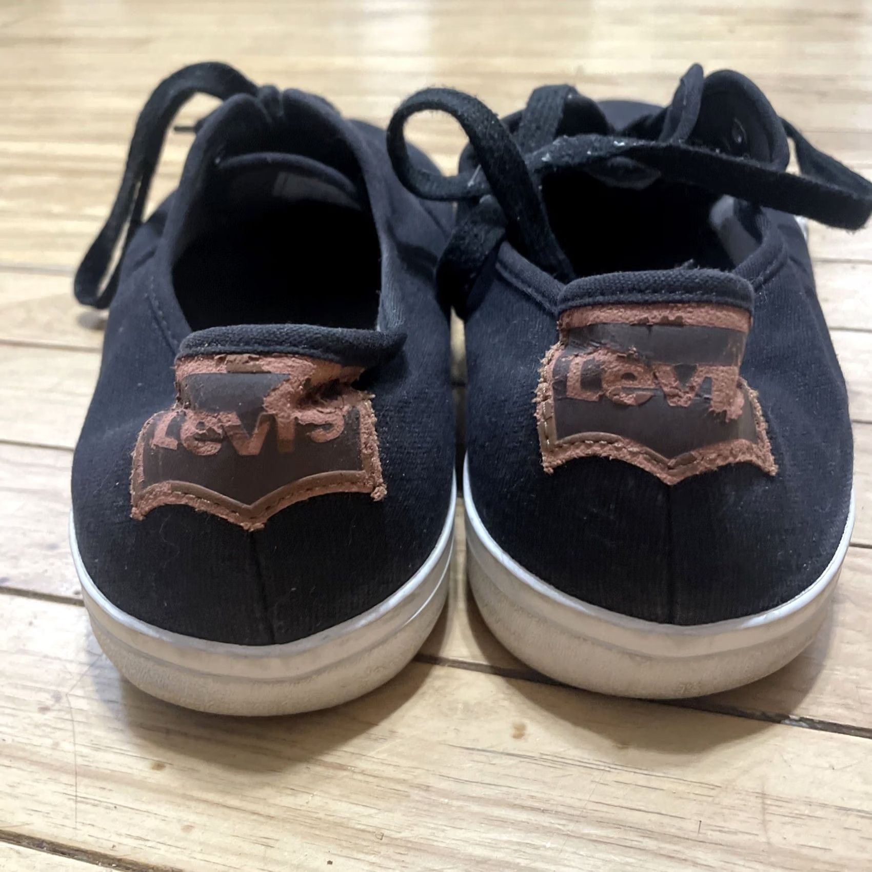 Levi's Levi's Mens Black Low Top Fashion Sneakers Lace Up Casual Shoes Size 13 Black Sneakers Men’s 13 Levi's Low-Top Shoe Size US L / EU 52-54 / 3 - 6 Thumbnail