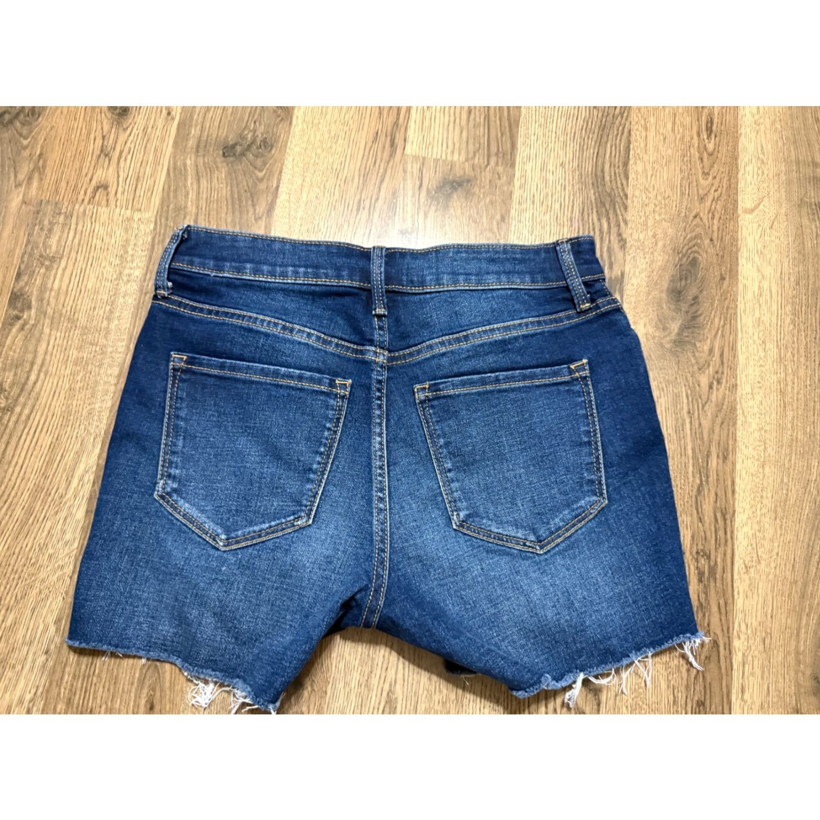 Old Navy VINTAGE? Old Navy Shorts, Women's Size 4, Blue Denim High Rise Jean Shorts Ripped Size 27" / US 4 / IT 40 - 2 Thumbnail