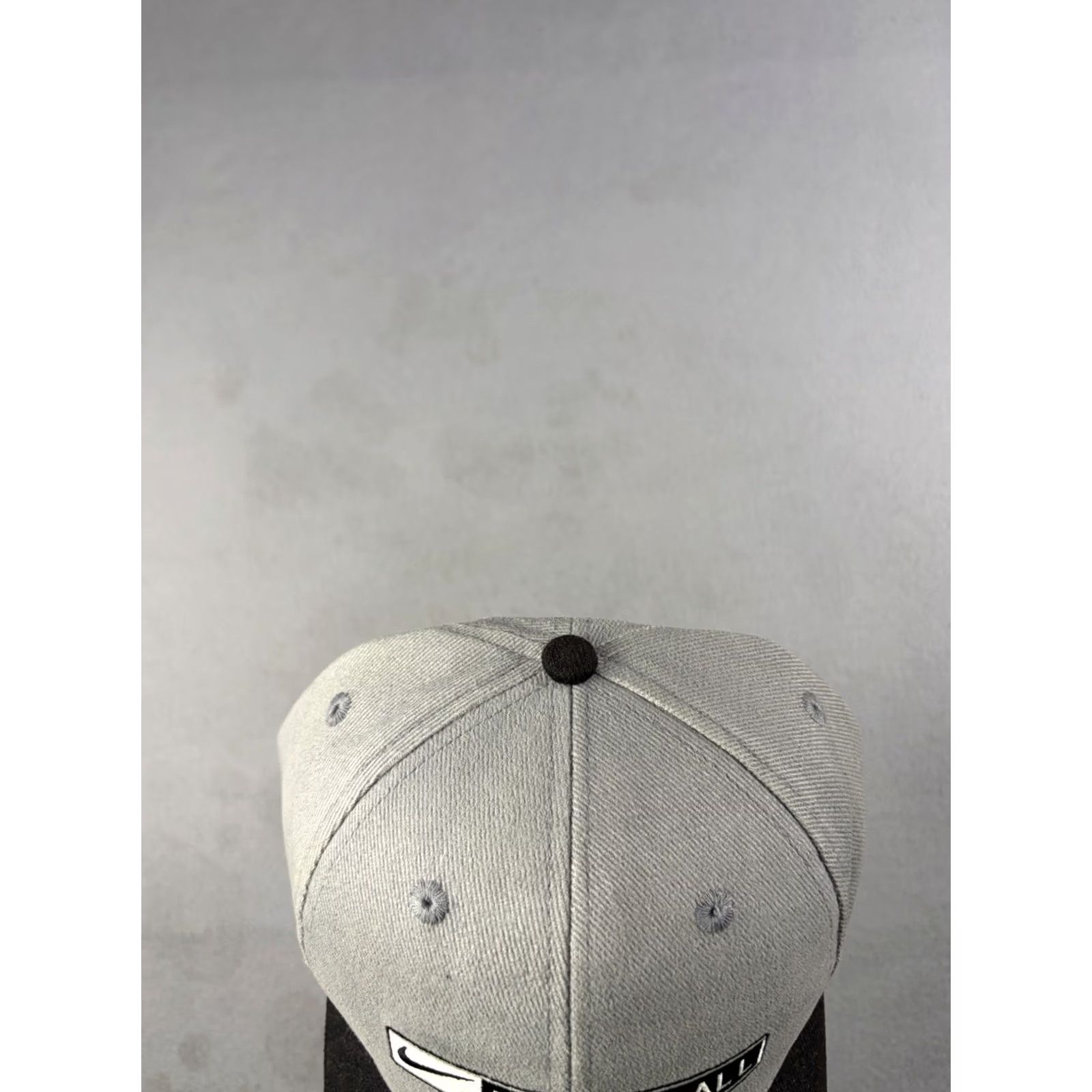 Nike VINTAGE Nike Hat SnapBack Cap Gray Black Embroidered Swoosh 90s Men One Size Gray Mens Size ONE SIZE - 4 Thumbnail